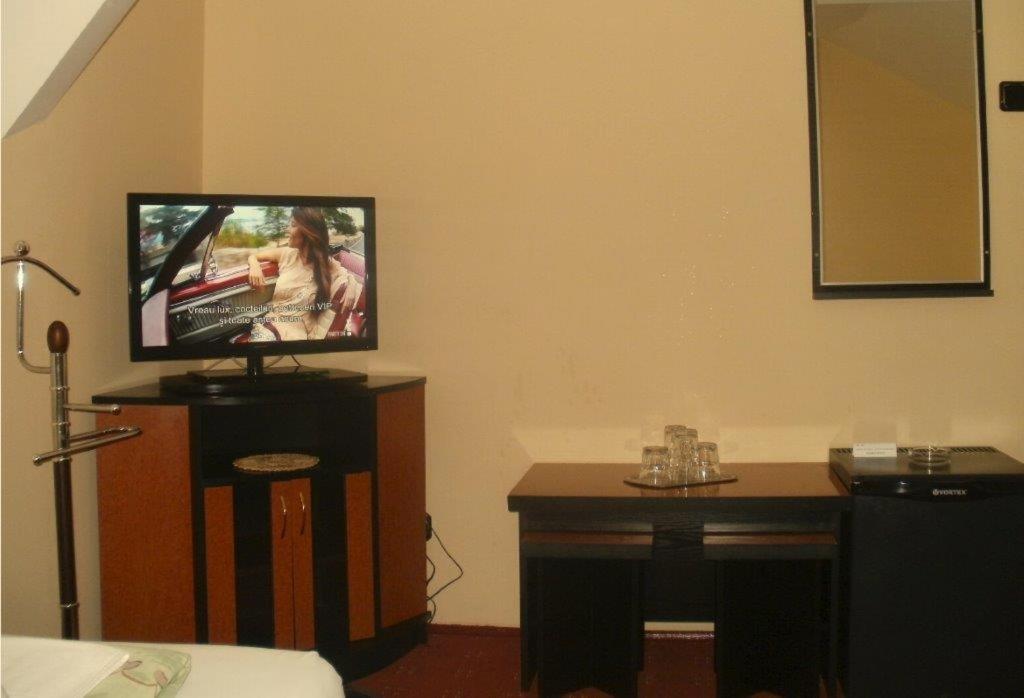 Twin Room - Photo 12