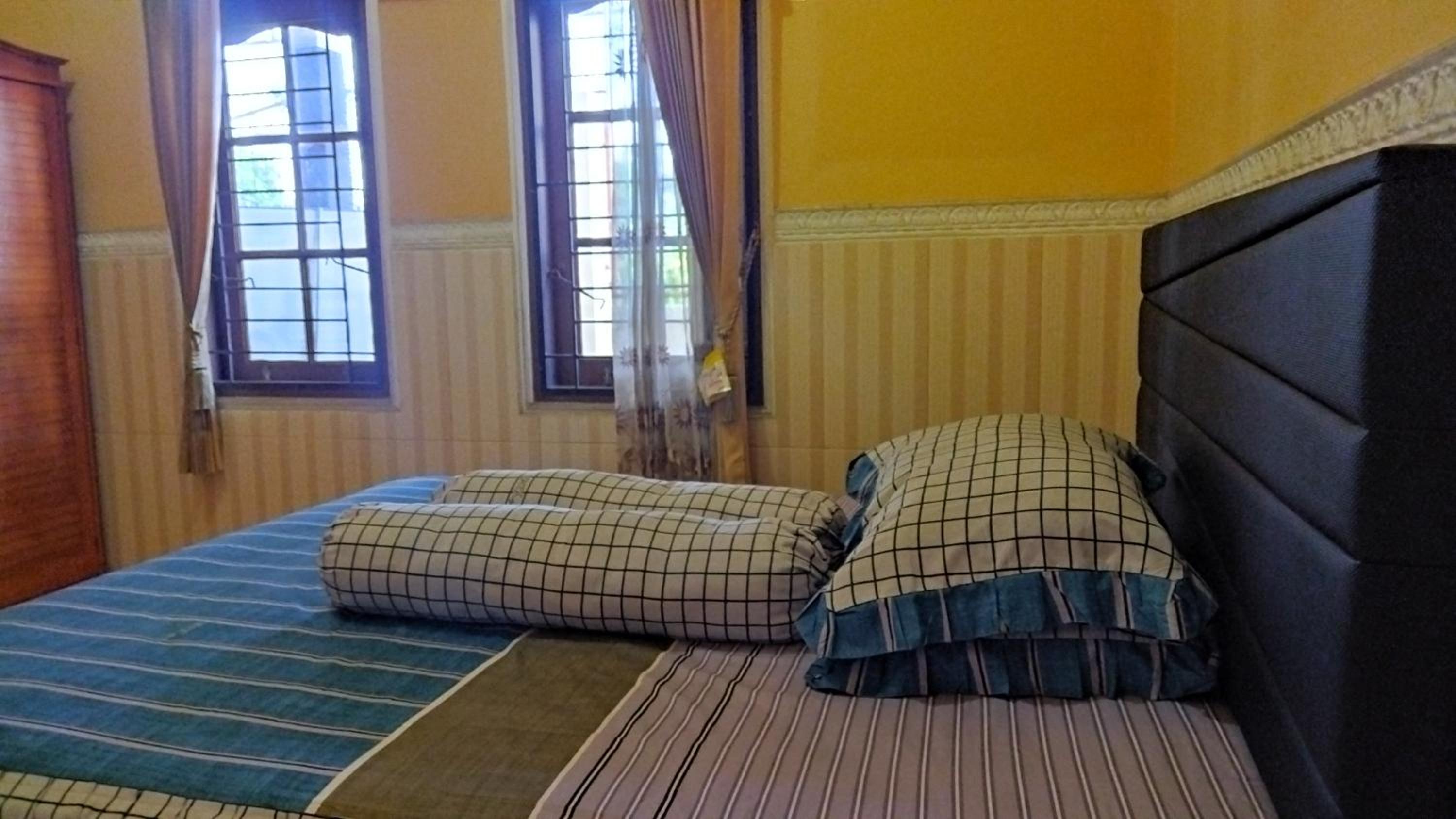 Standard Double Room With Fan - Photo 2