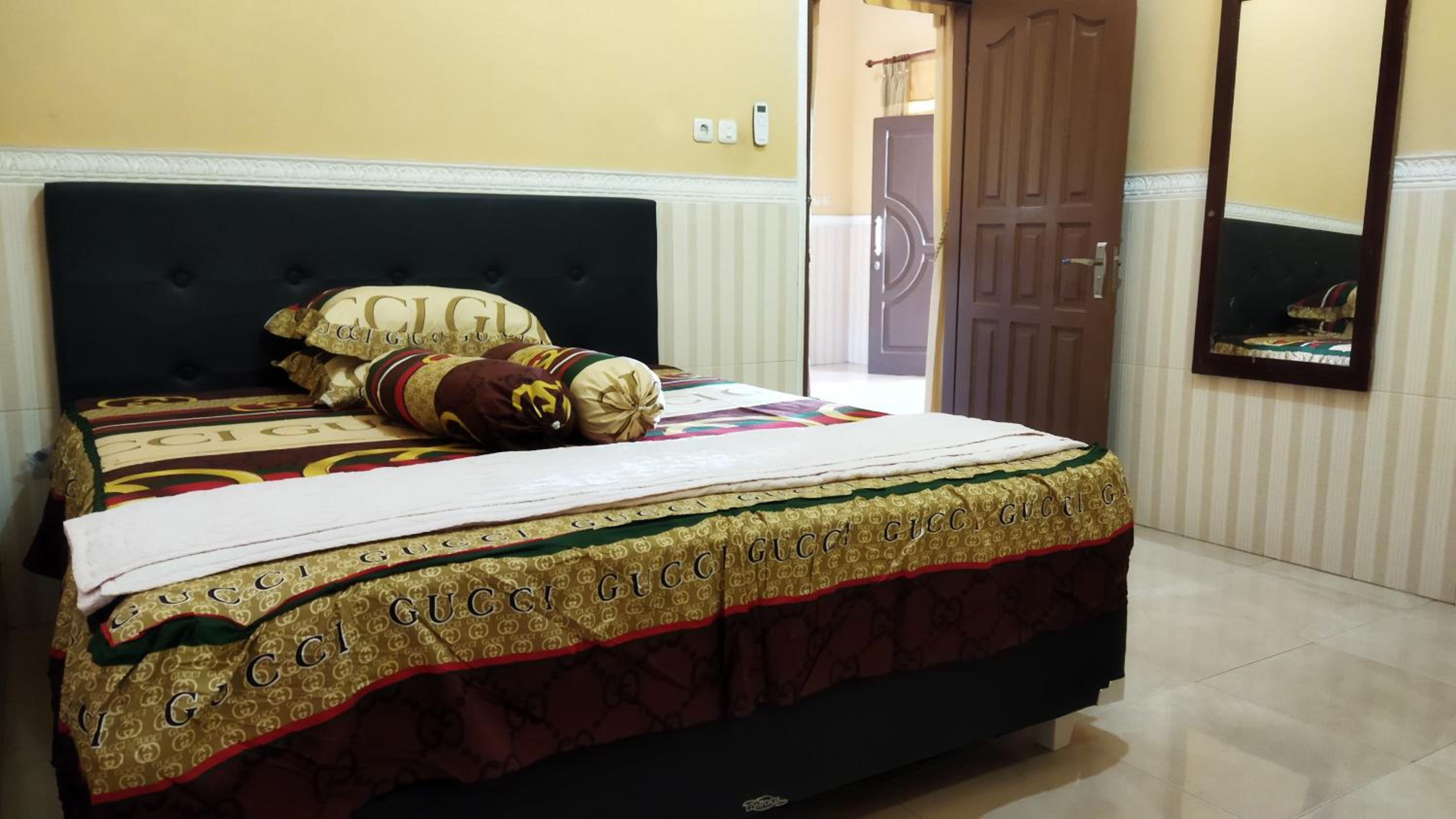Queen Room - Photo 9