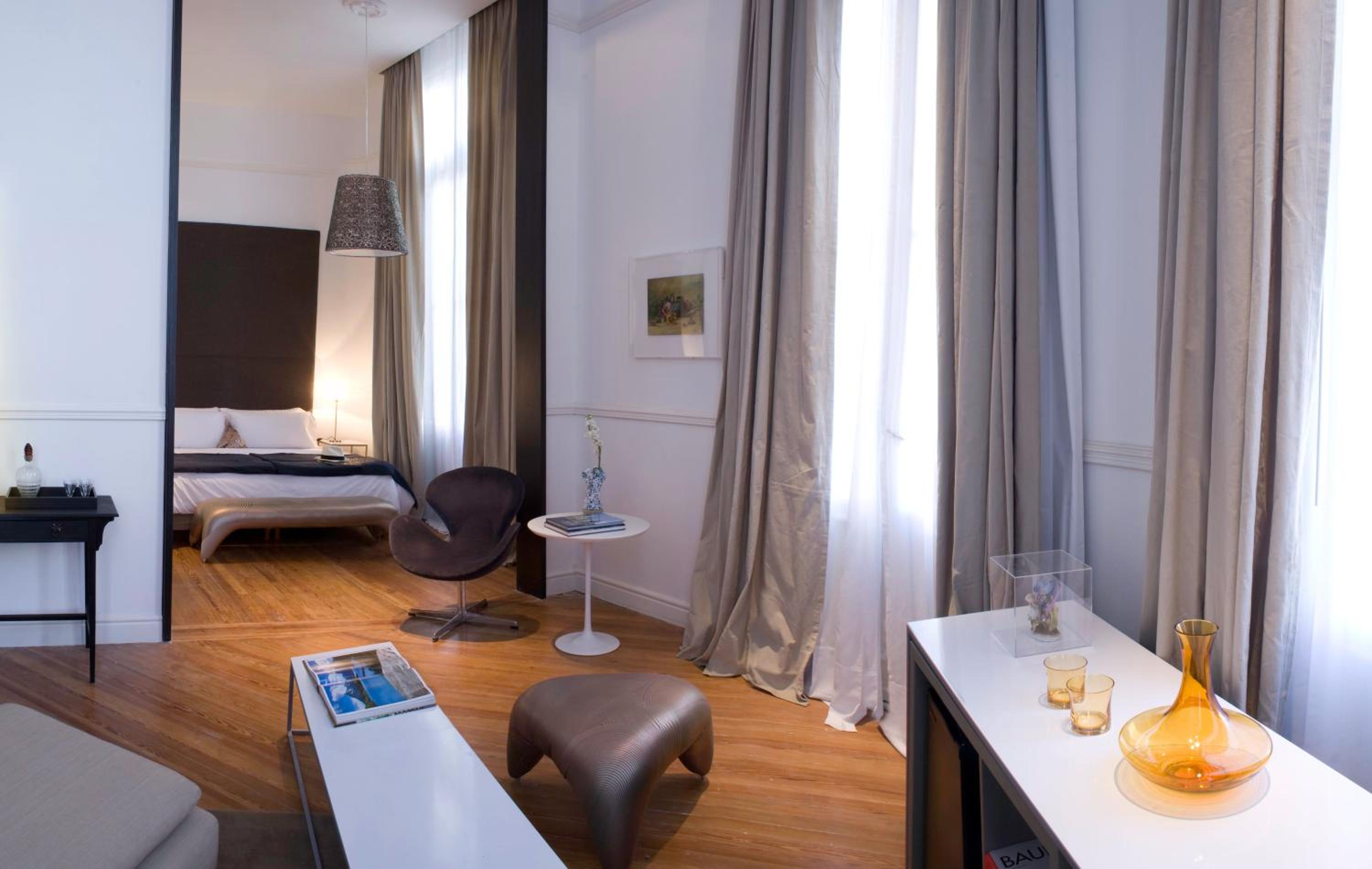 One-Bedroom VIP King Suite - Non-Smoking thumbnail 6