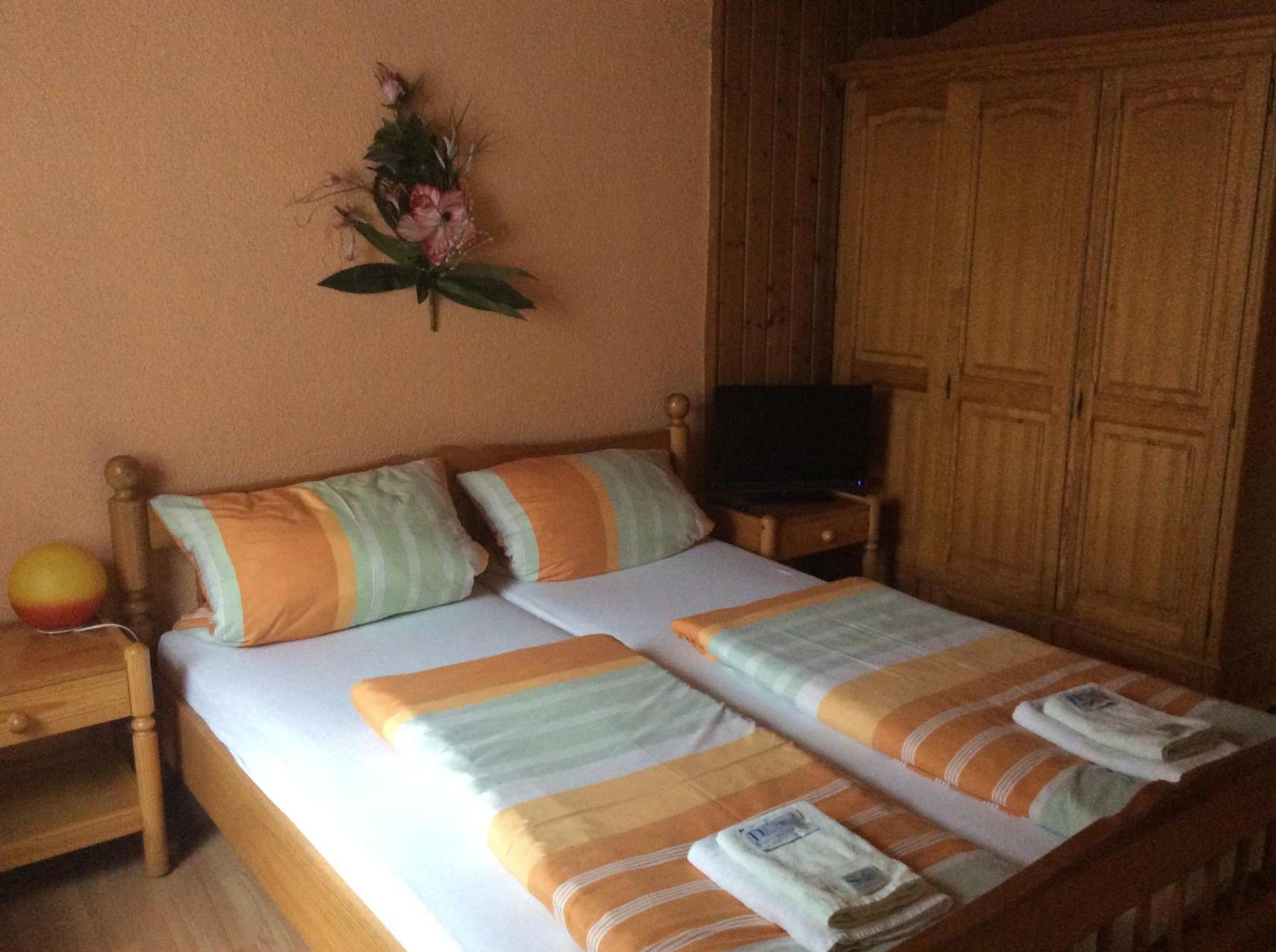 Double Room - Photo 7