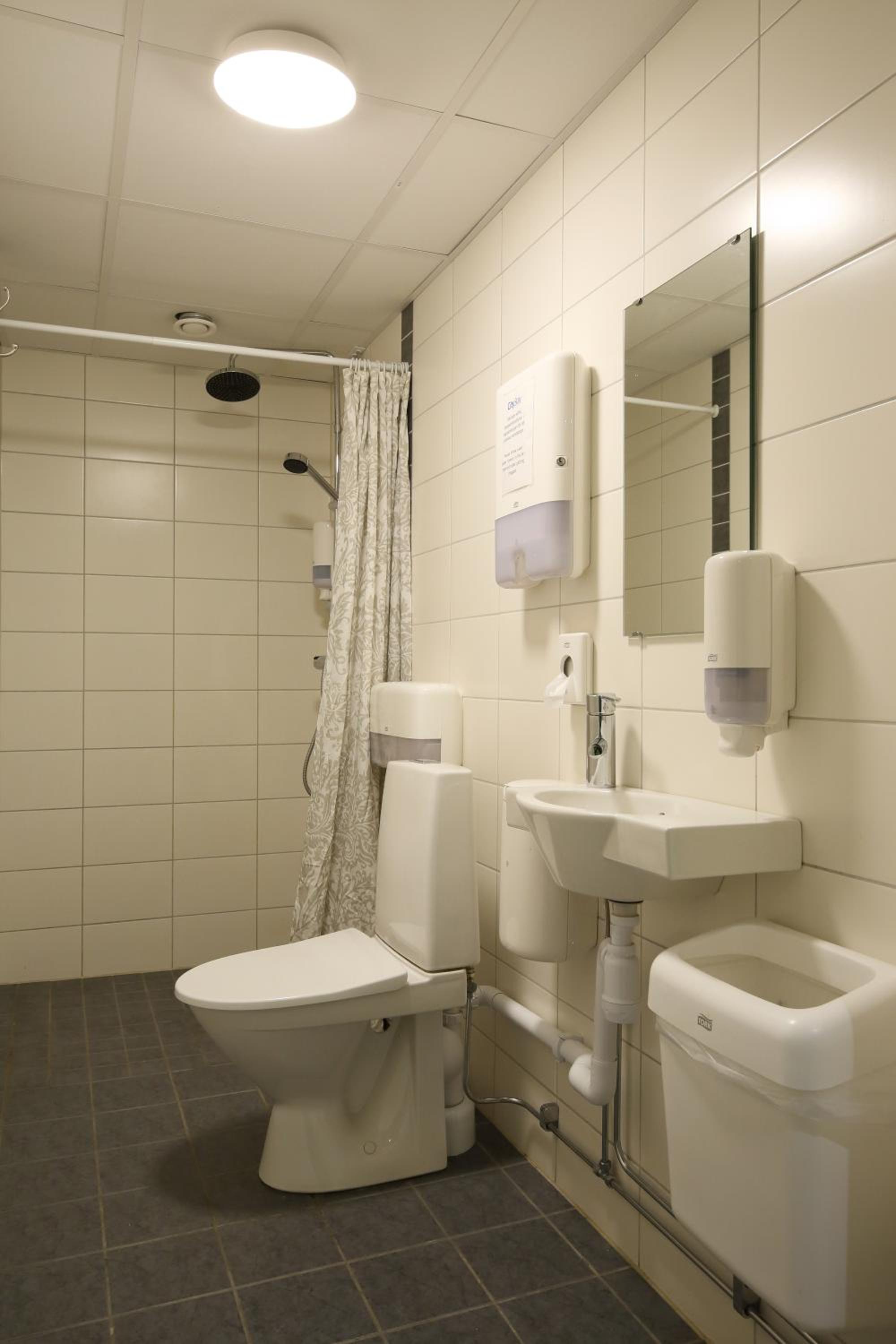 Economy Triple Room photo 1
