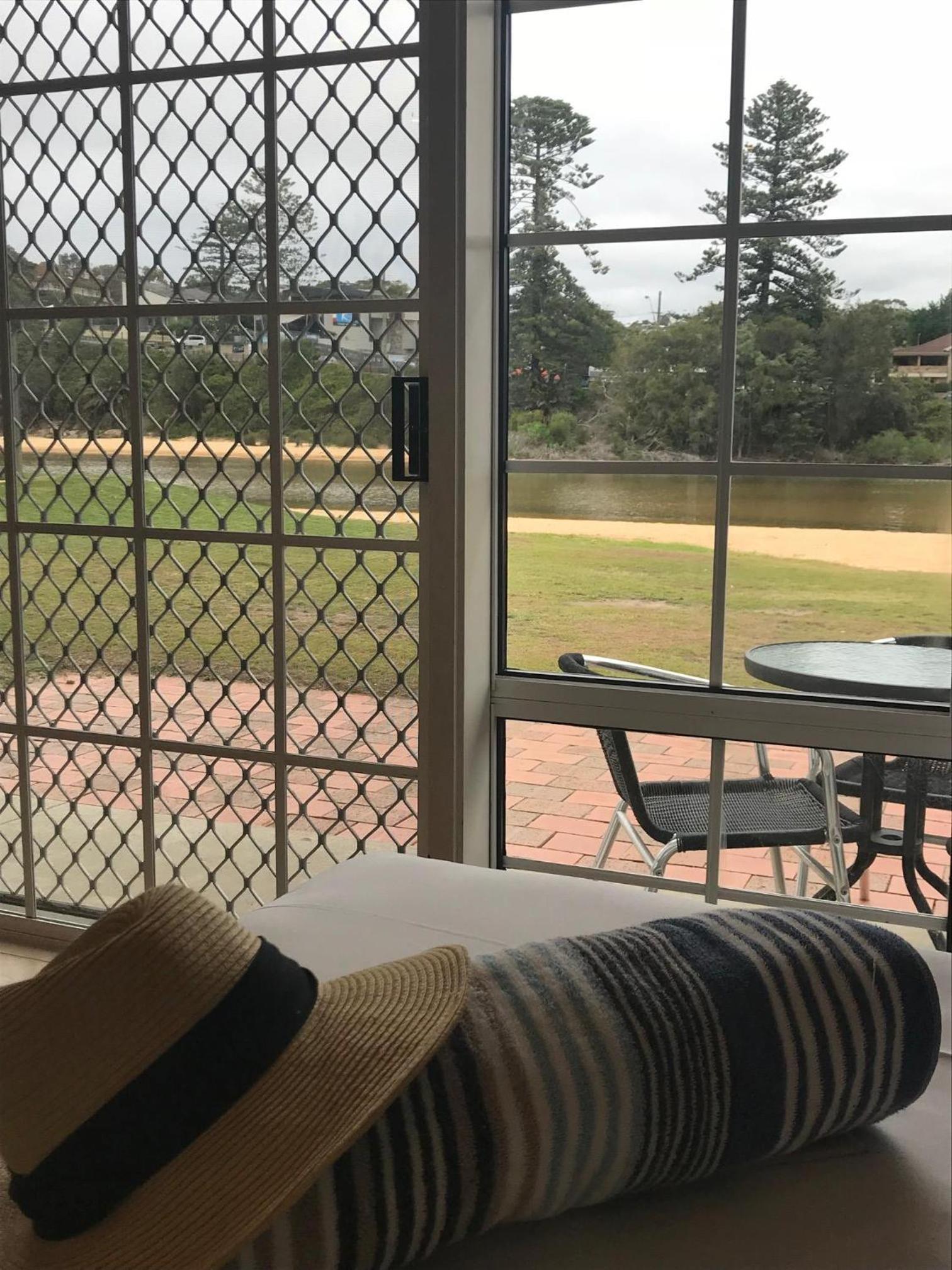 Twin Room with Lake View - Pet Friendly  photo 3