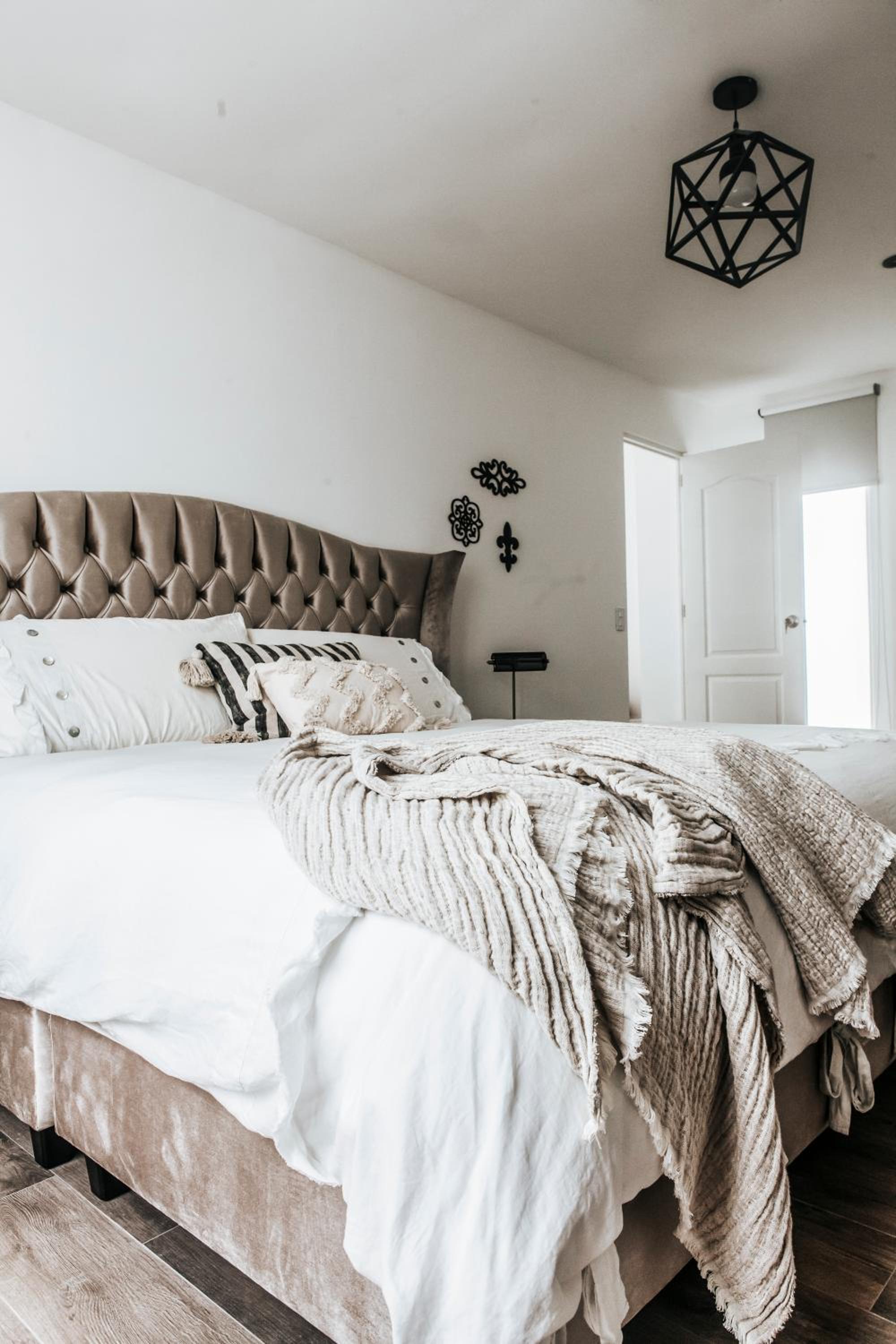 King Suite with Balcony photo 3