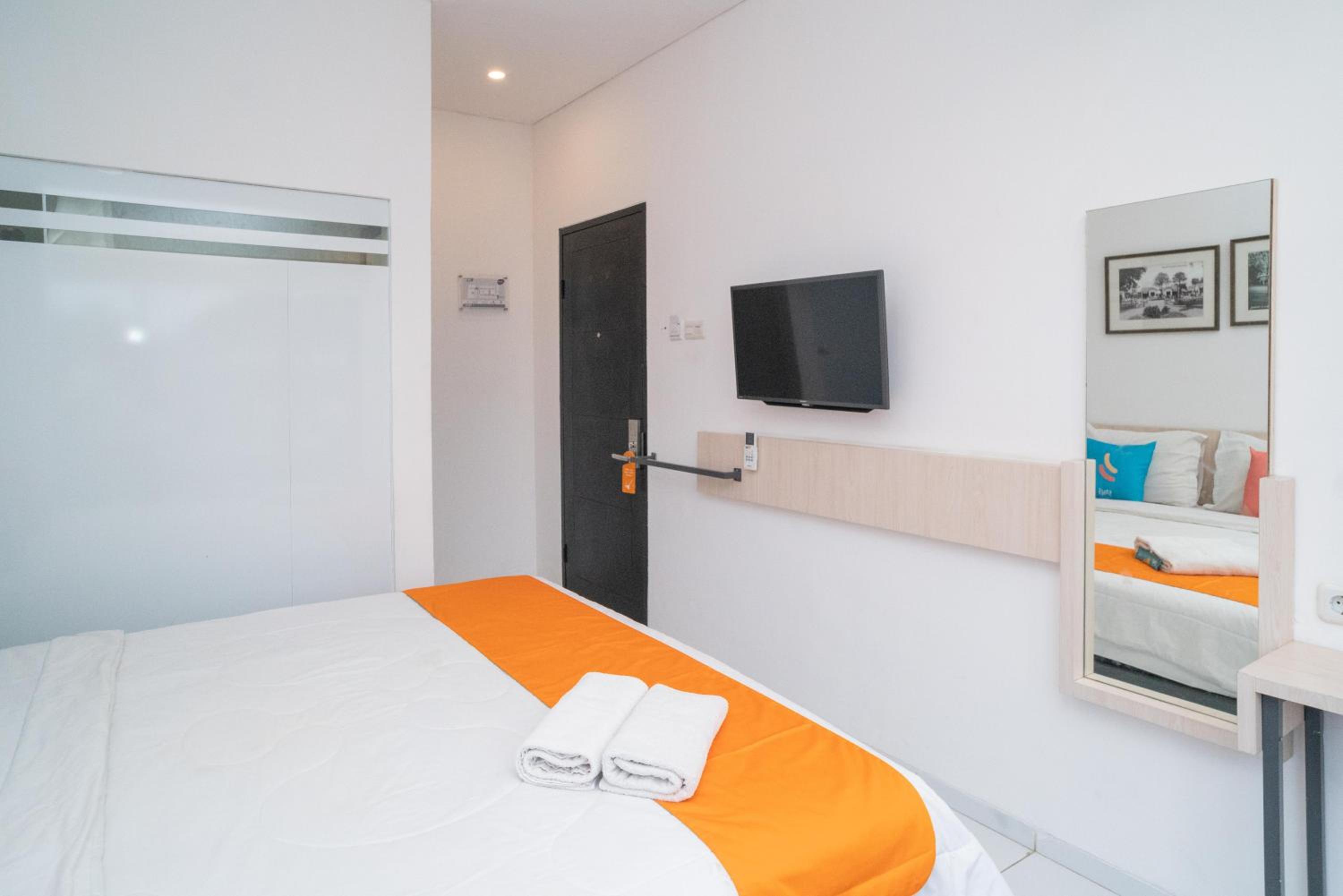 Deluxe Room - Photo 15