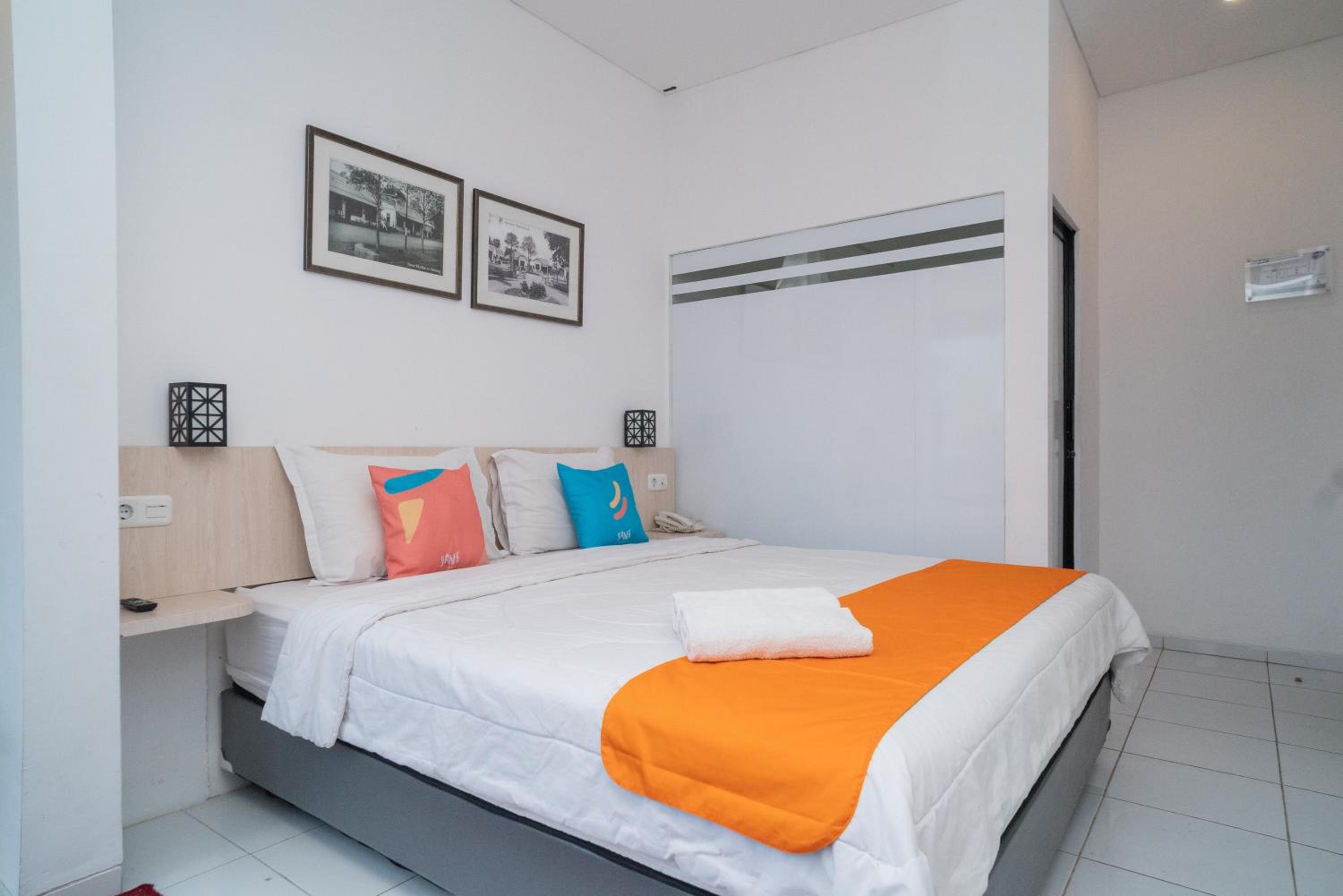 Deluxe Room - Photo 13