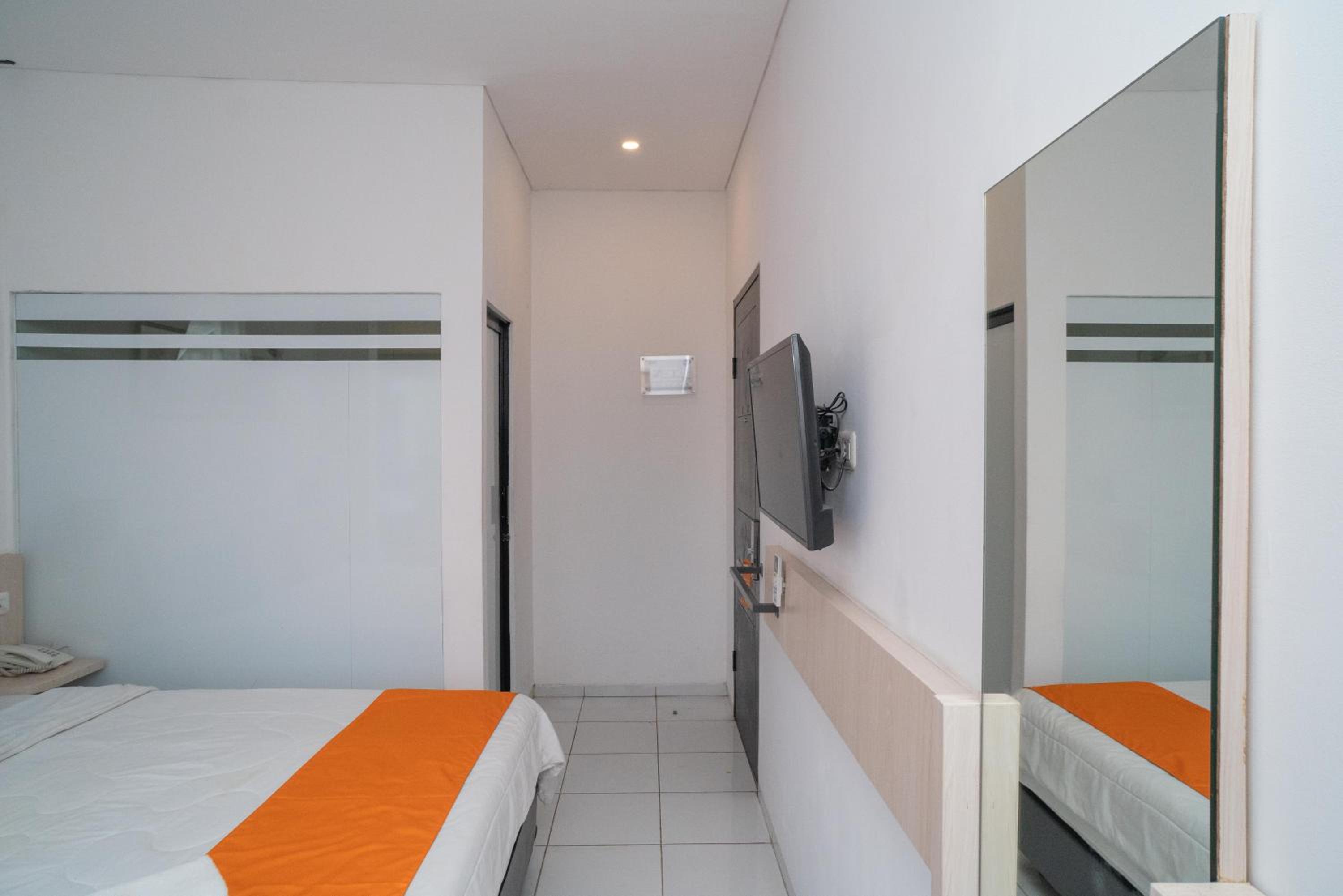 Deluxe Room - Photo 11