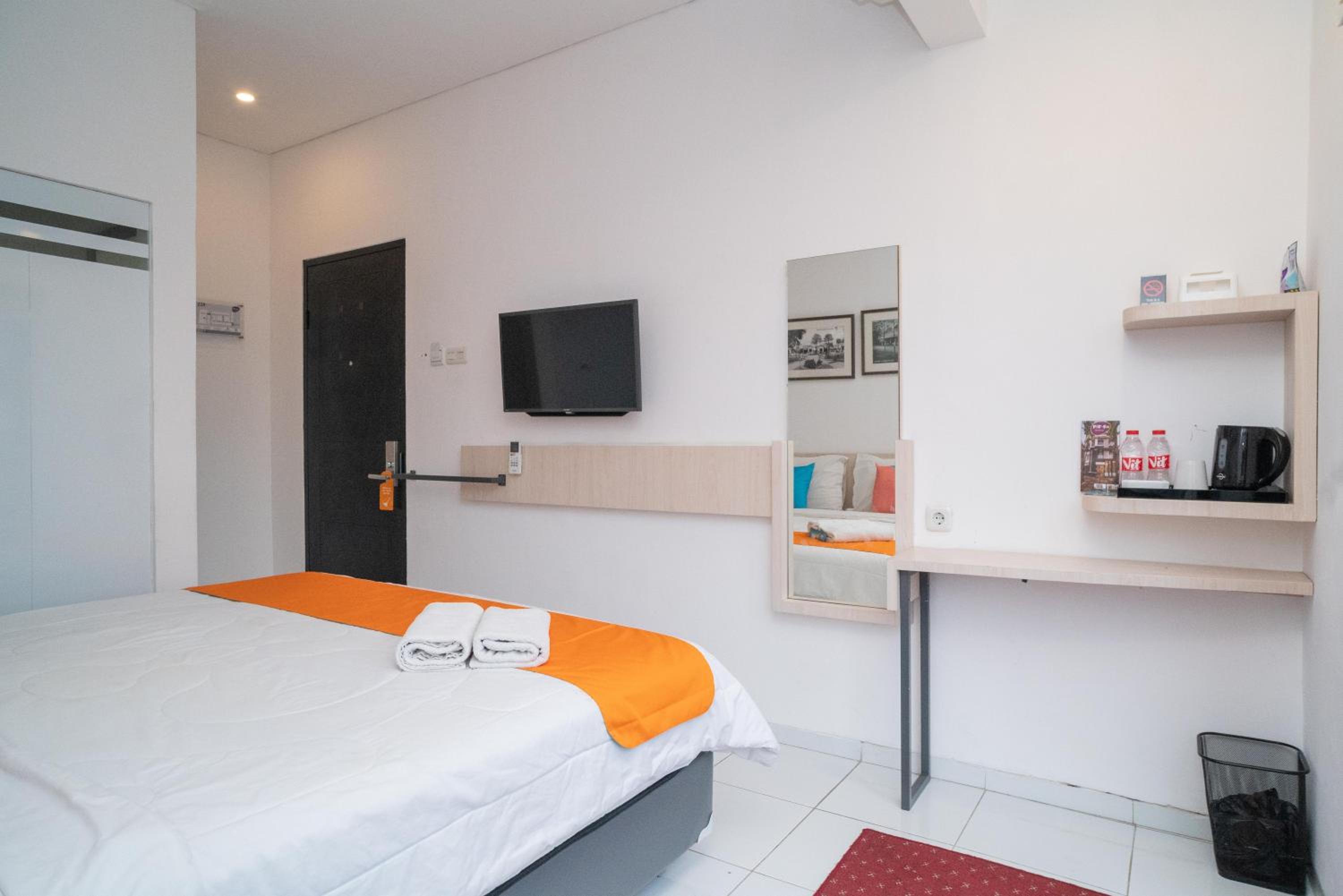 Deluxe Room - Photo 9