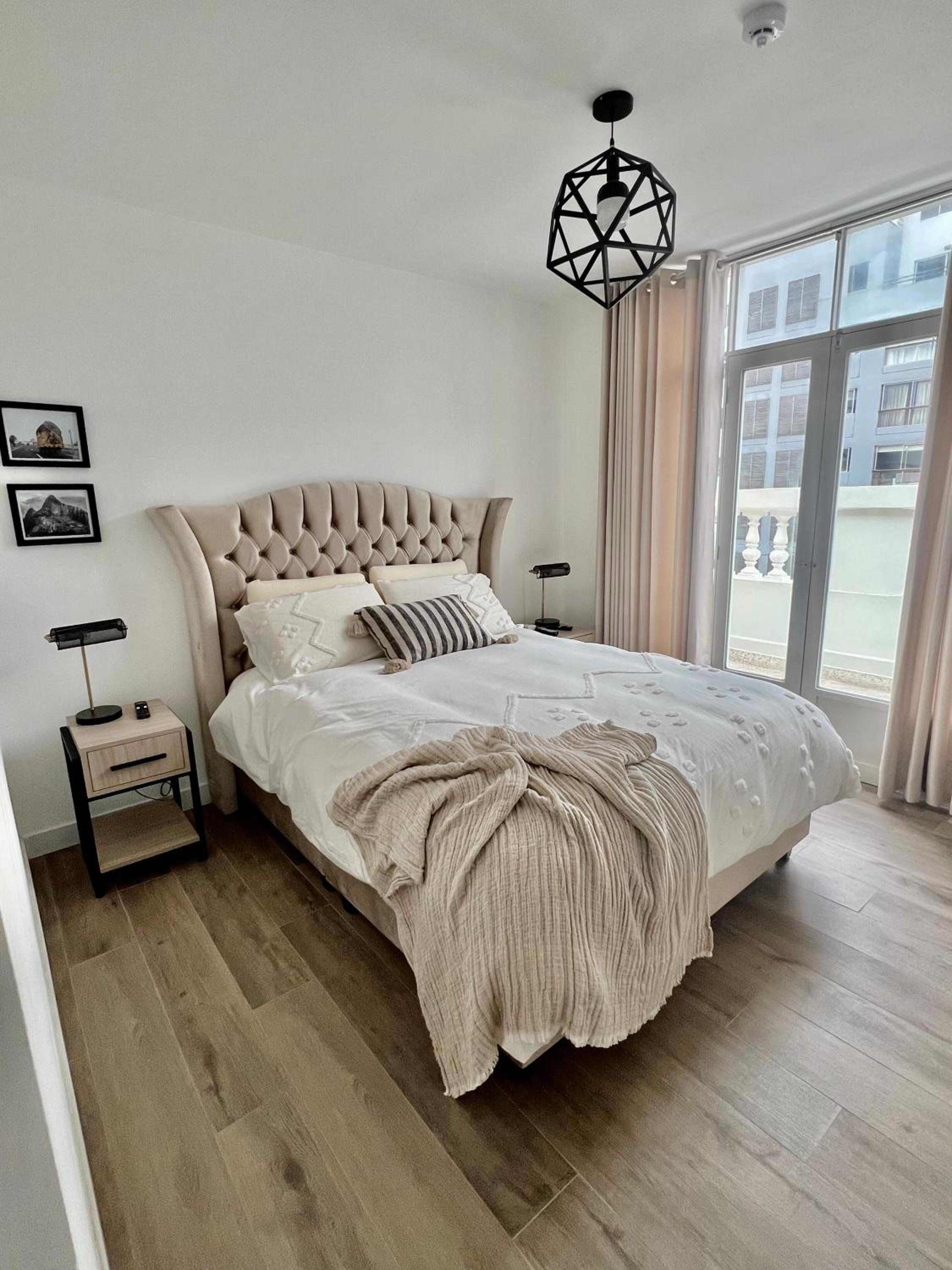 Deluxe Queen Suite with Balcony and Sofa Bed photo 1