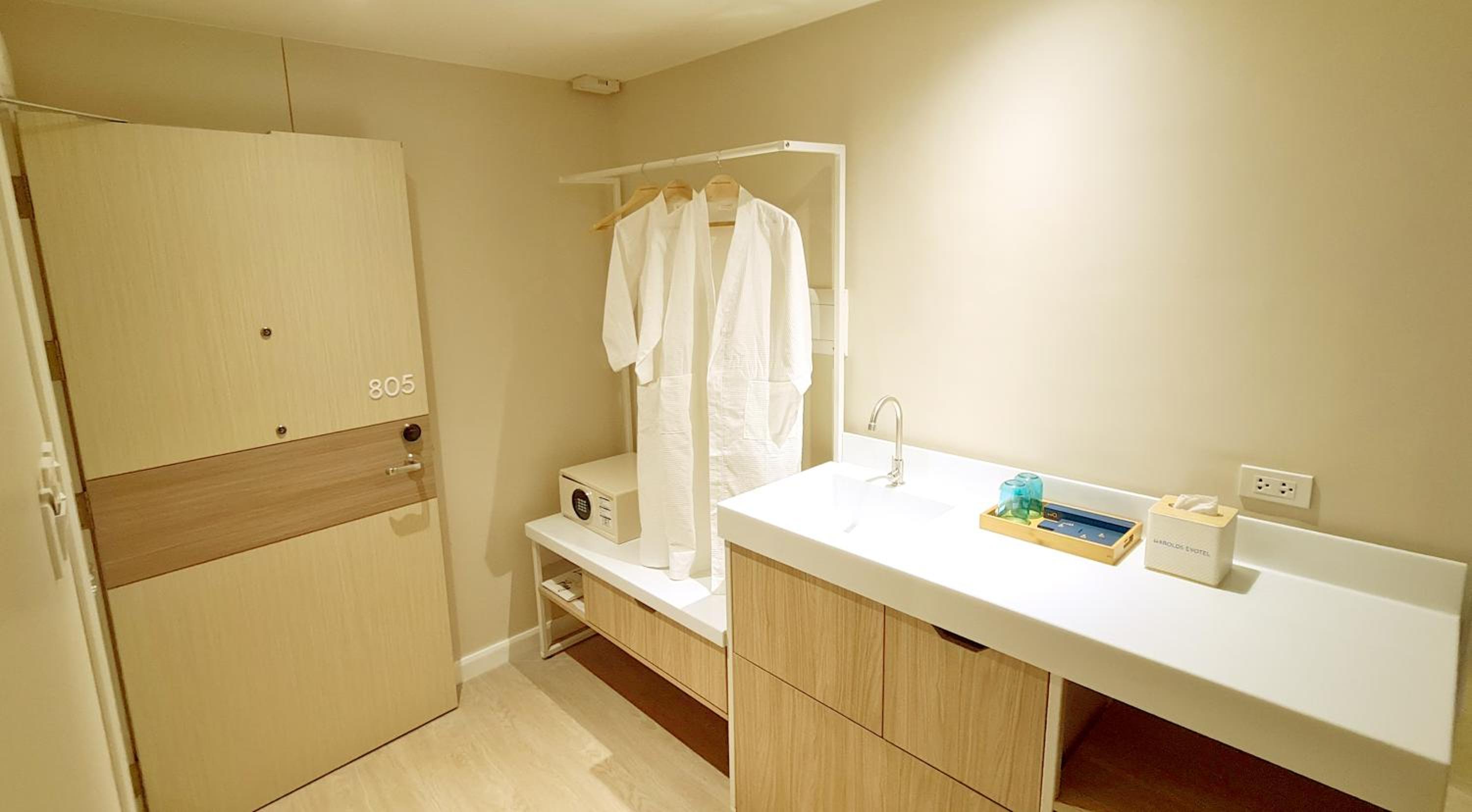 Executive Suite - Photo 3