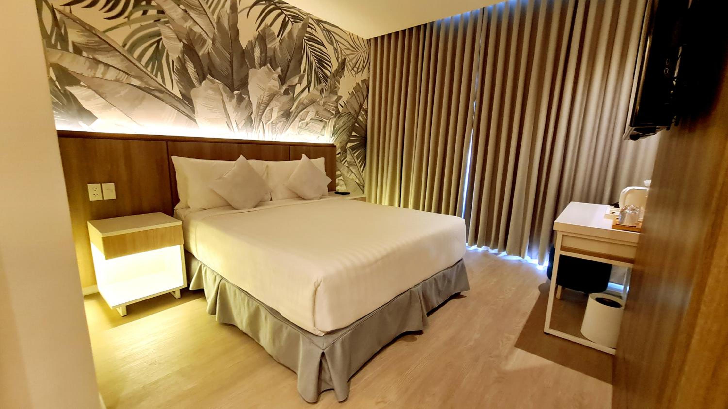 Deluxe Queen Room - Photo 2