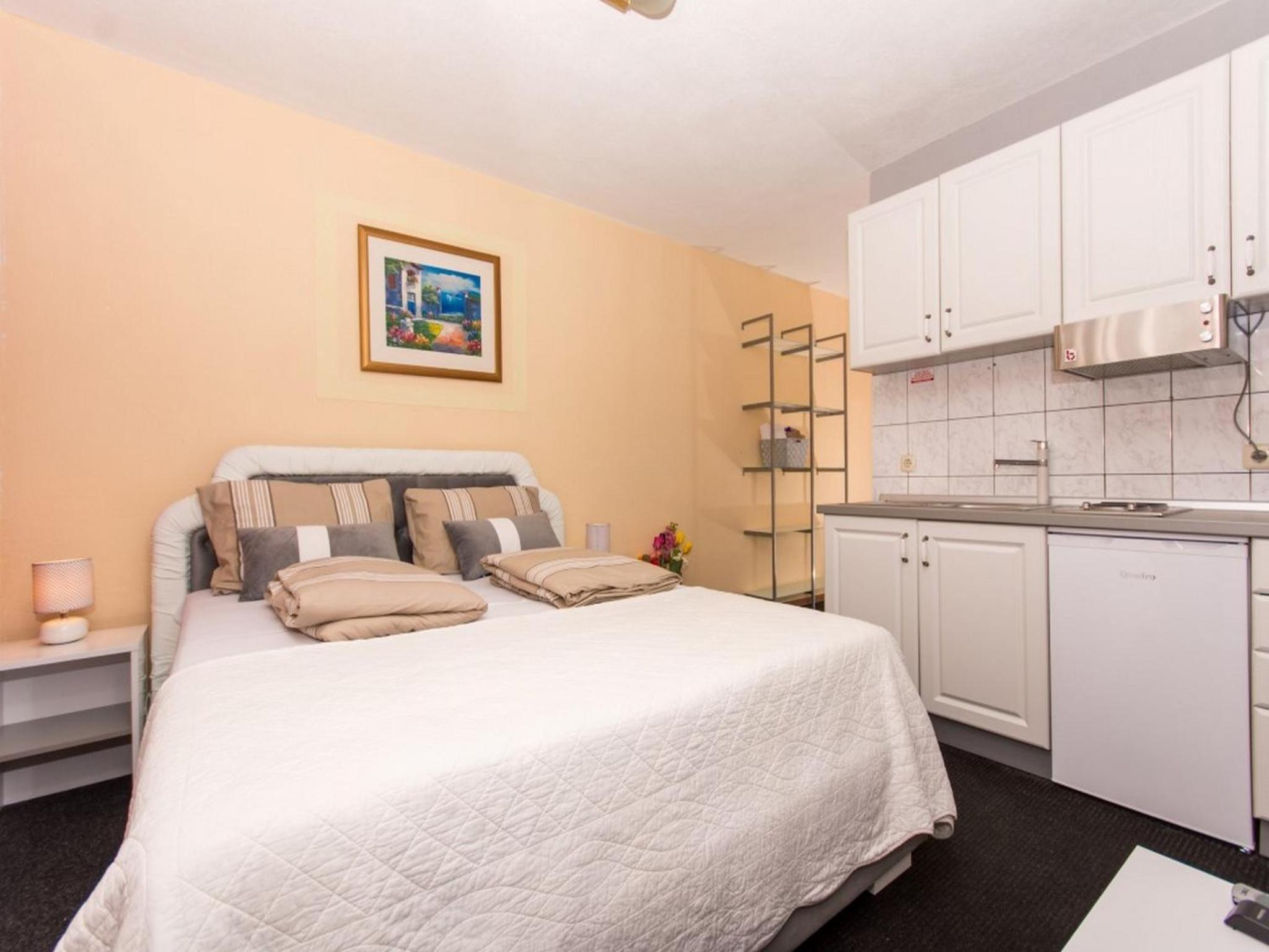 One Bedroom Apartment with Balcony and Sea View
