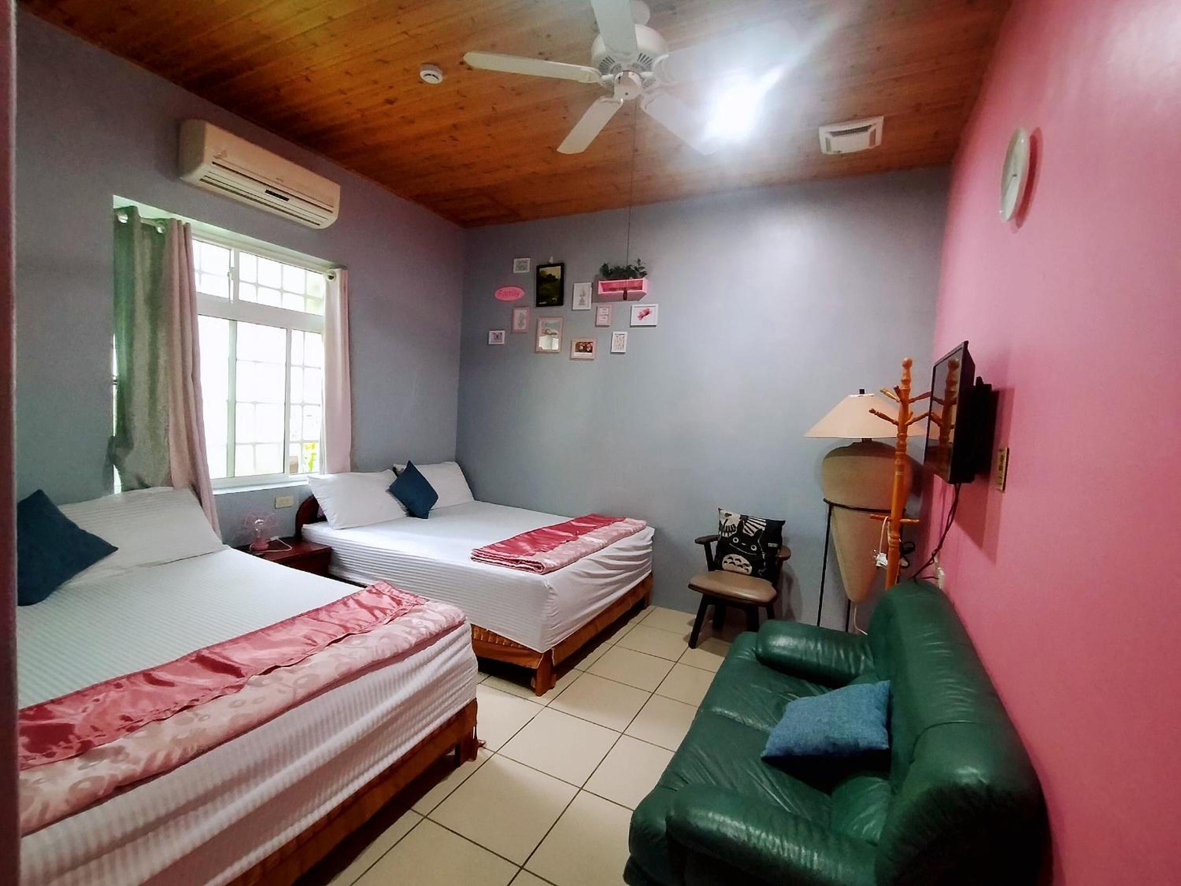 Economy Twin Room photo 2