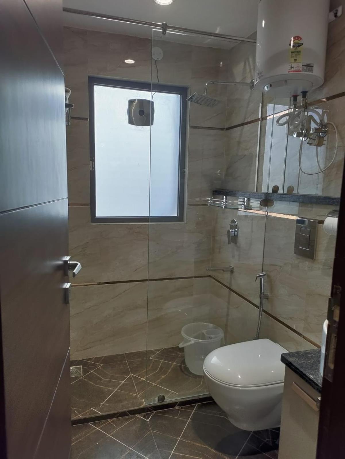 Studio Apartment - Photo 3