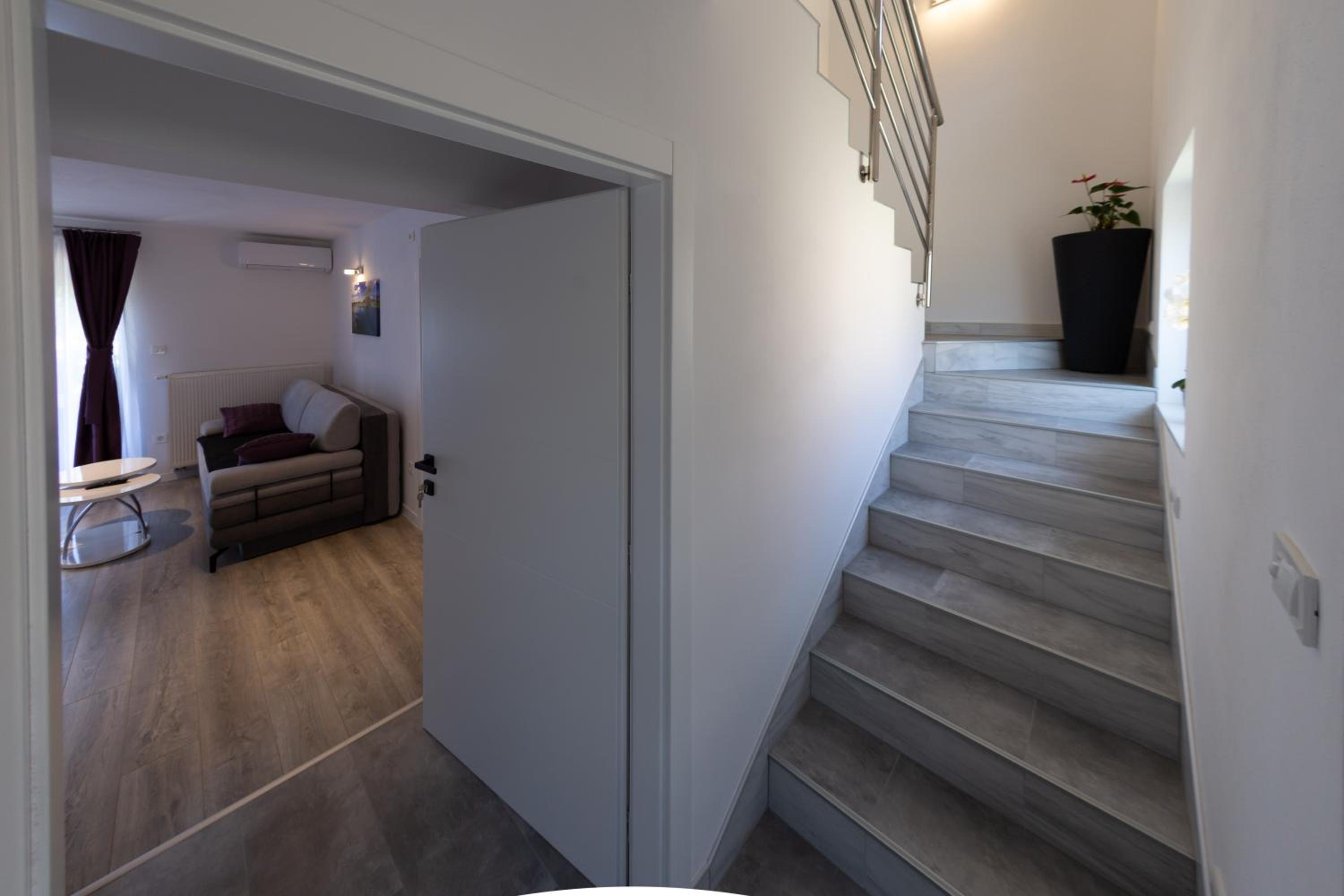One-Bedroom Apartment - Photo 11