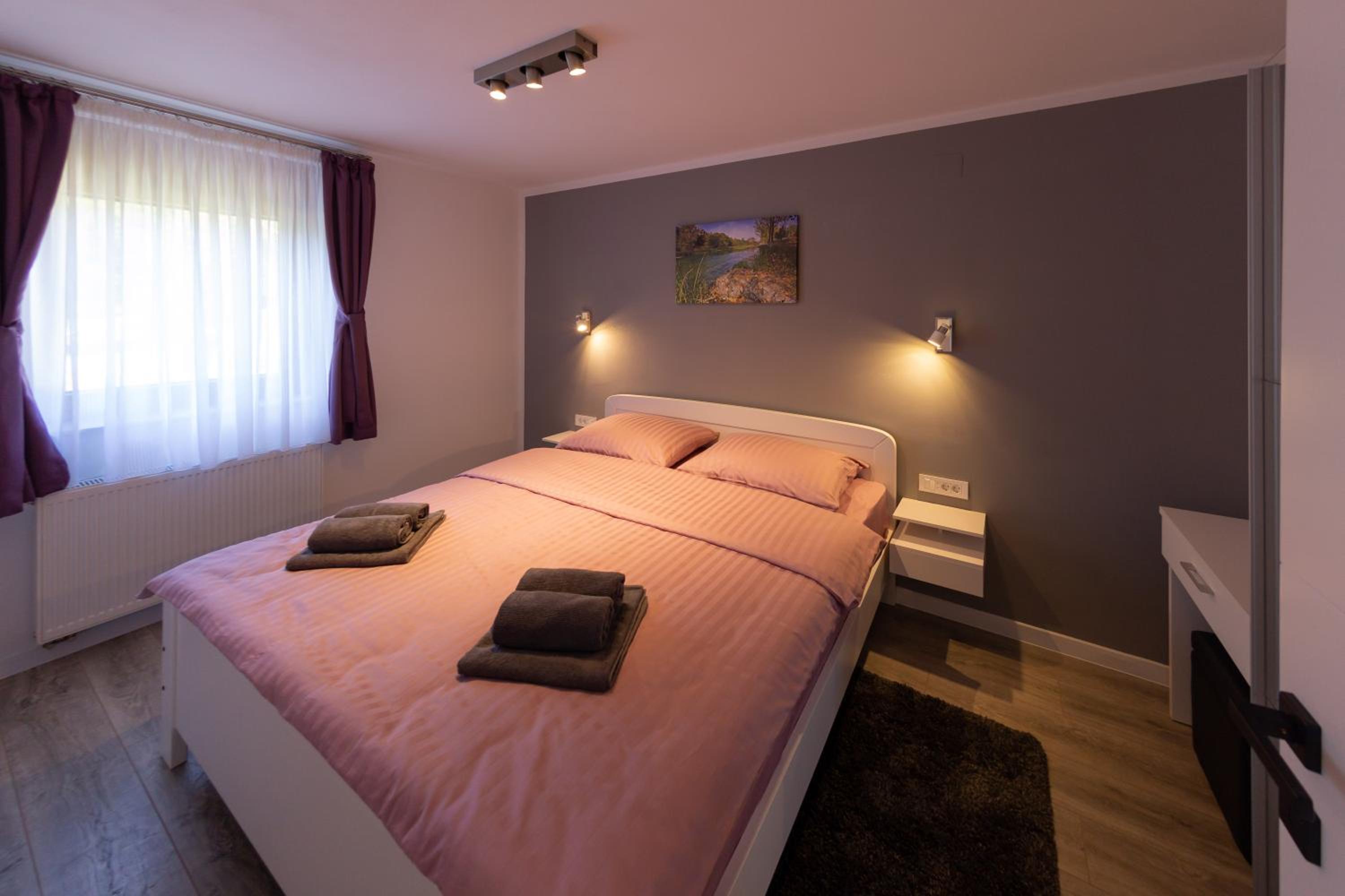 One-Bedroom Apartment - Photo 8