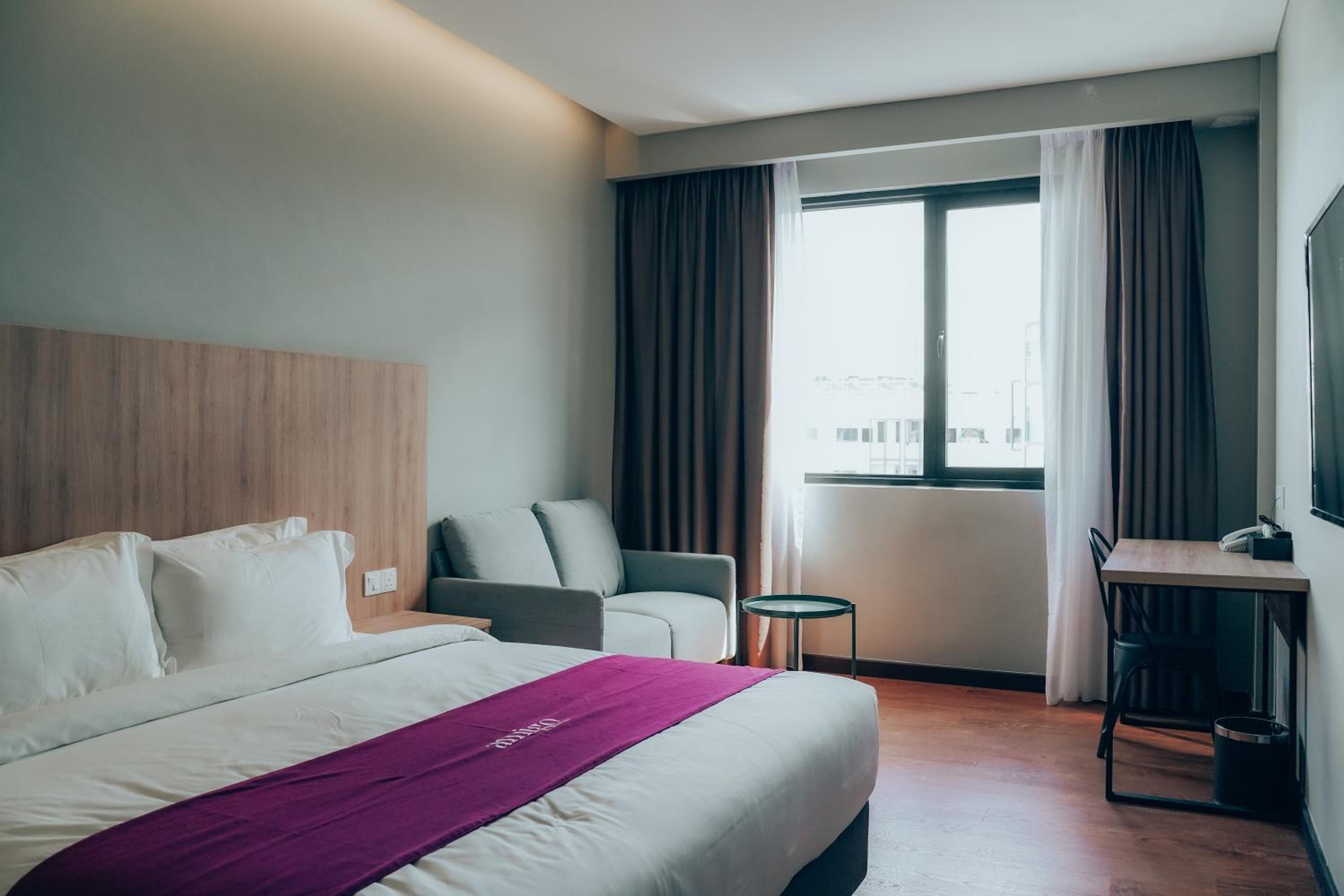Deluxe King Room - Photo 2