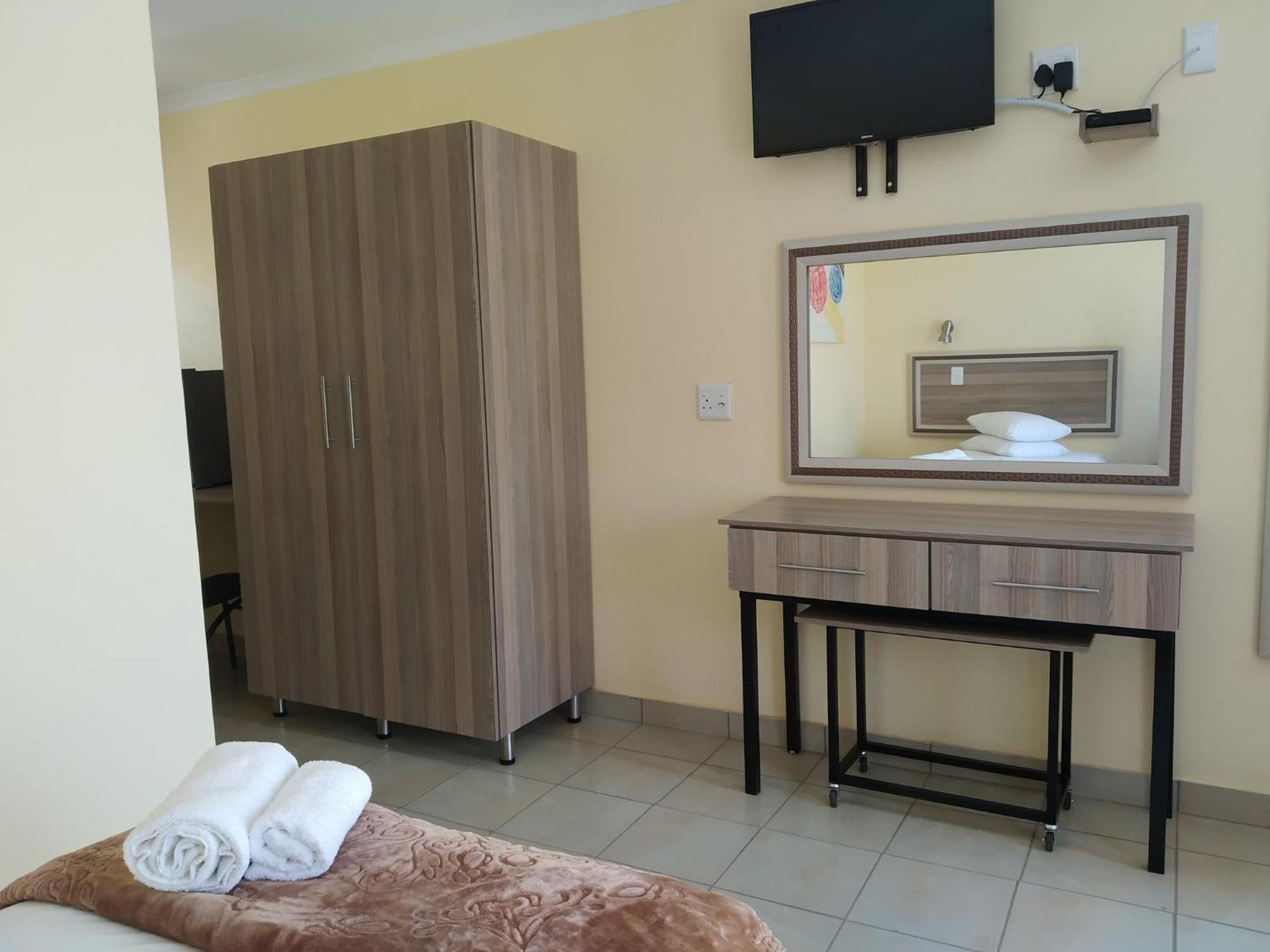 Standard Double Room - Photo 6