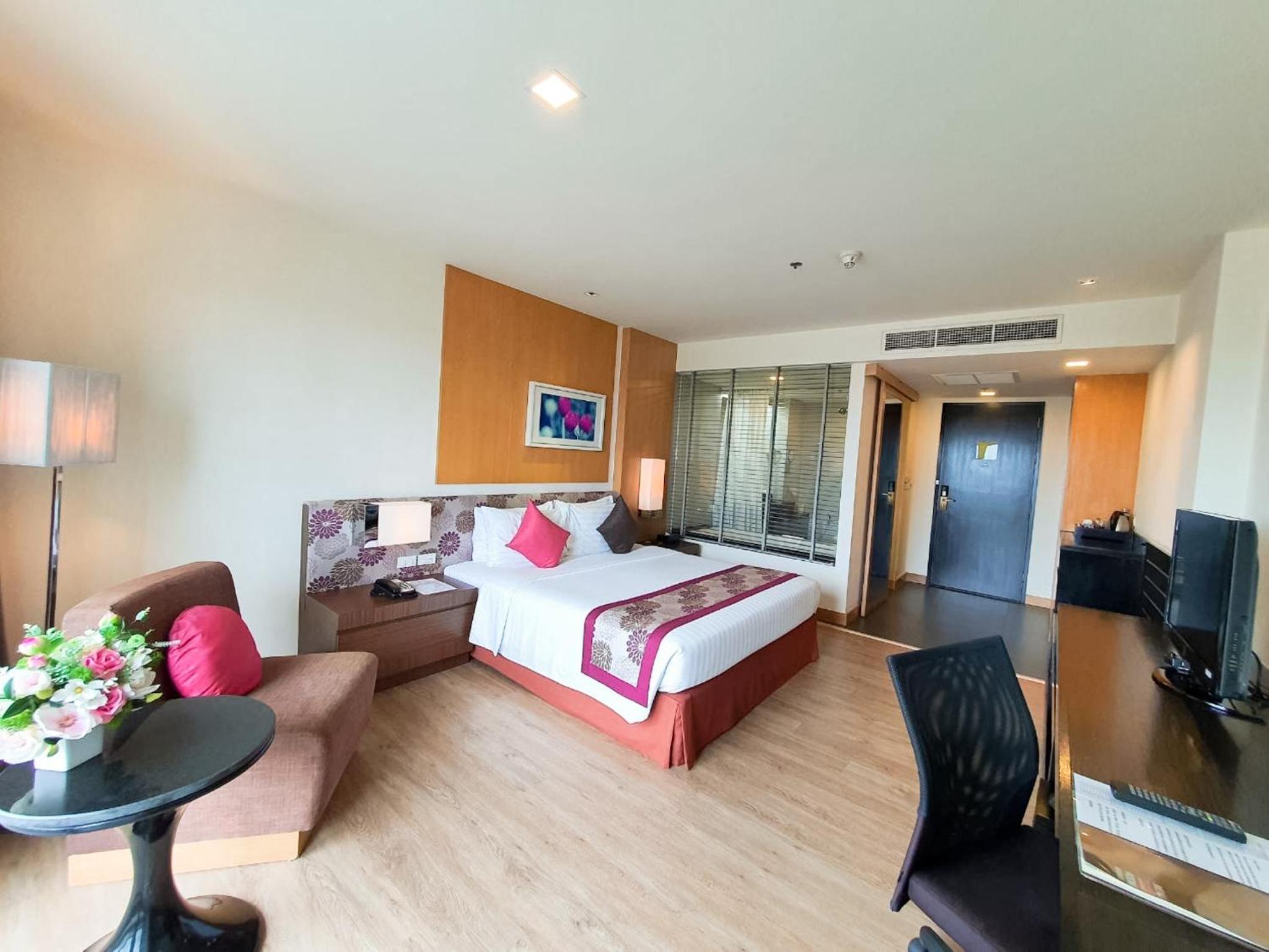 Deluxe Twin Room with Balcony - Photo 3