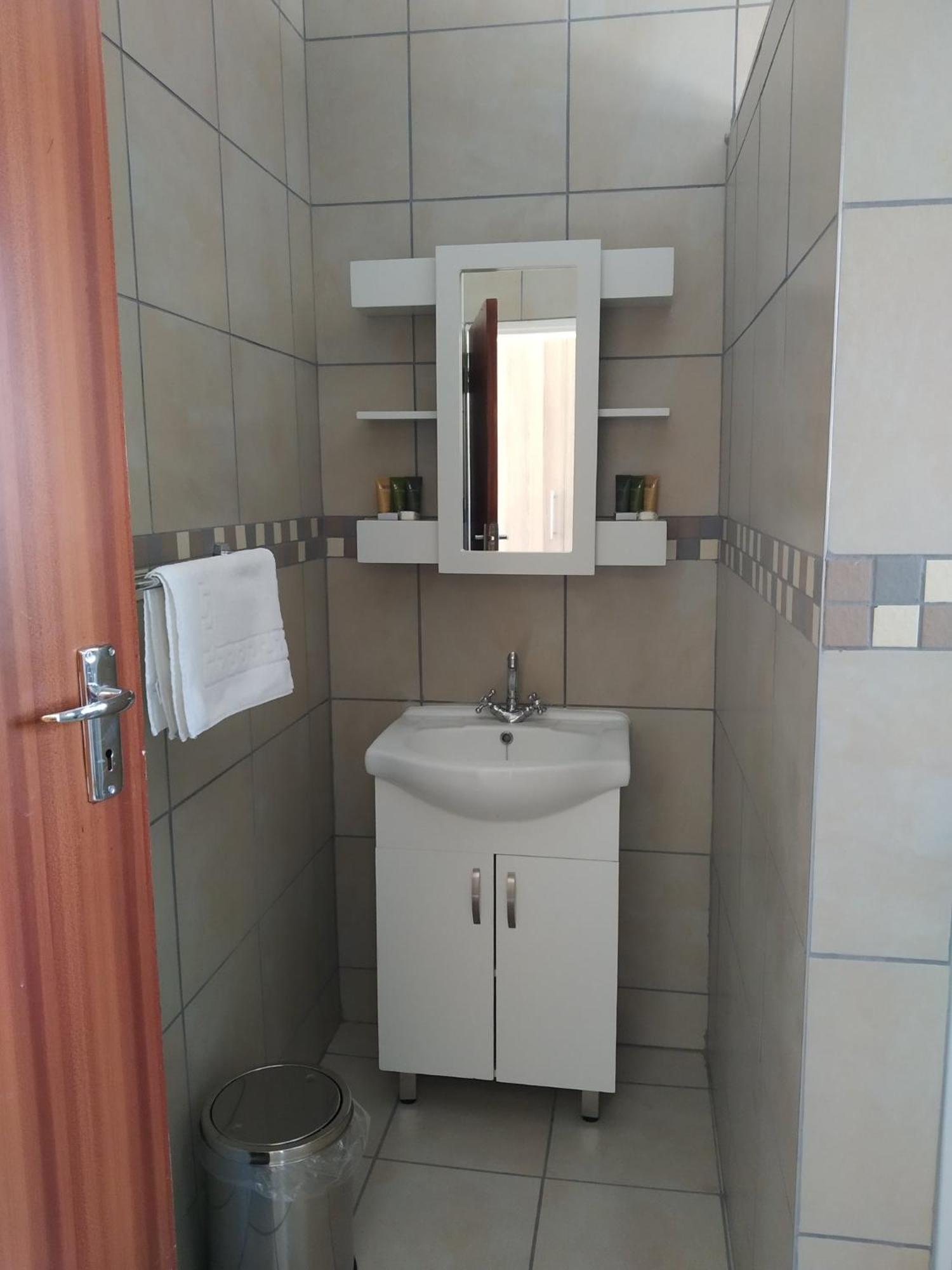 Twin Room - Photo 4