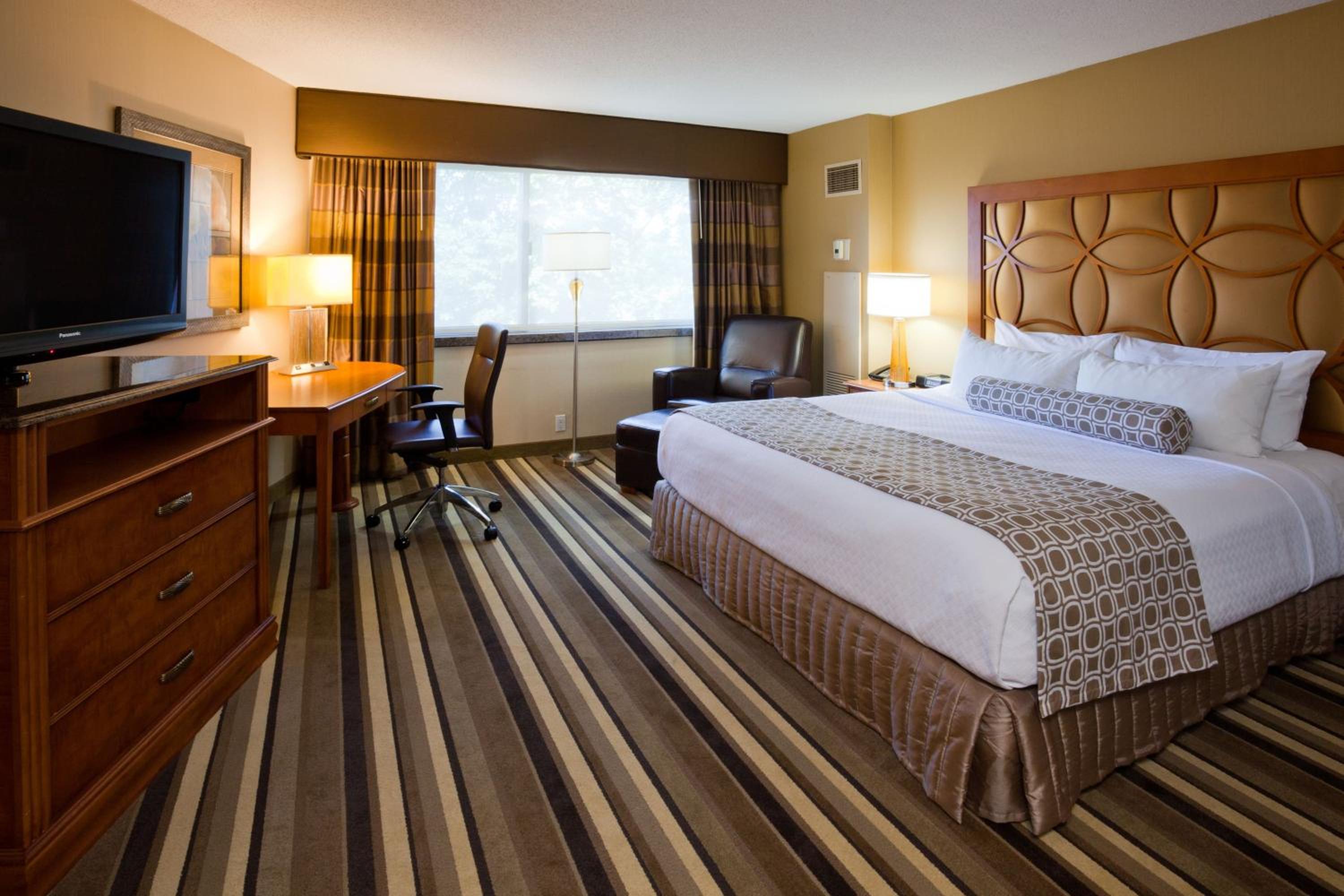 Standard King Room photo 1