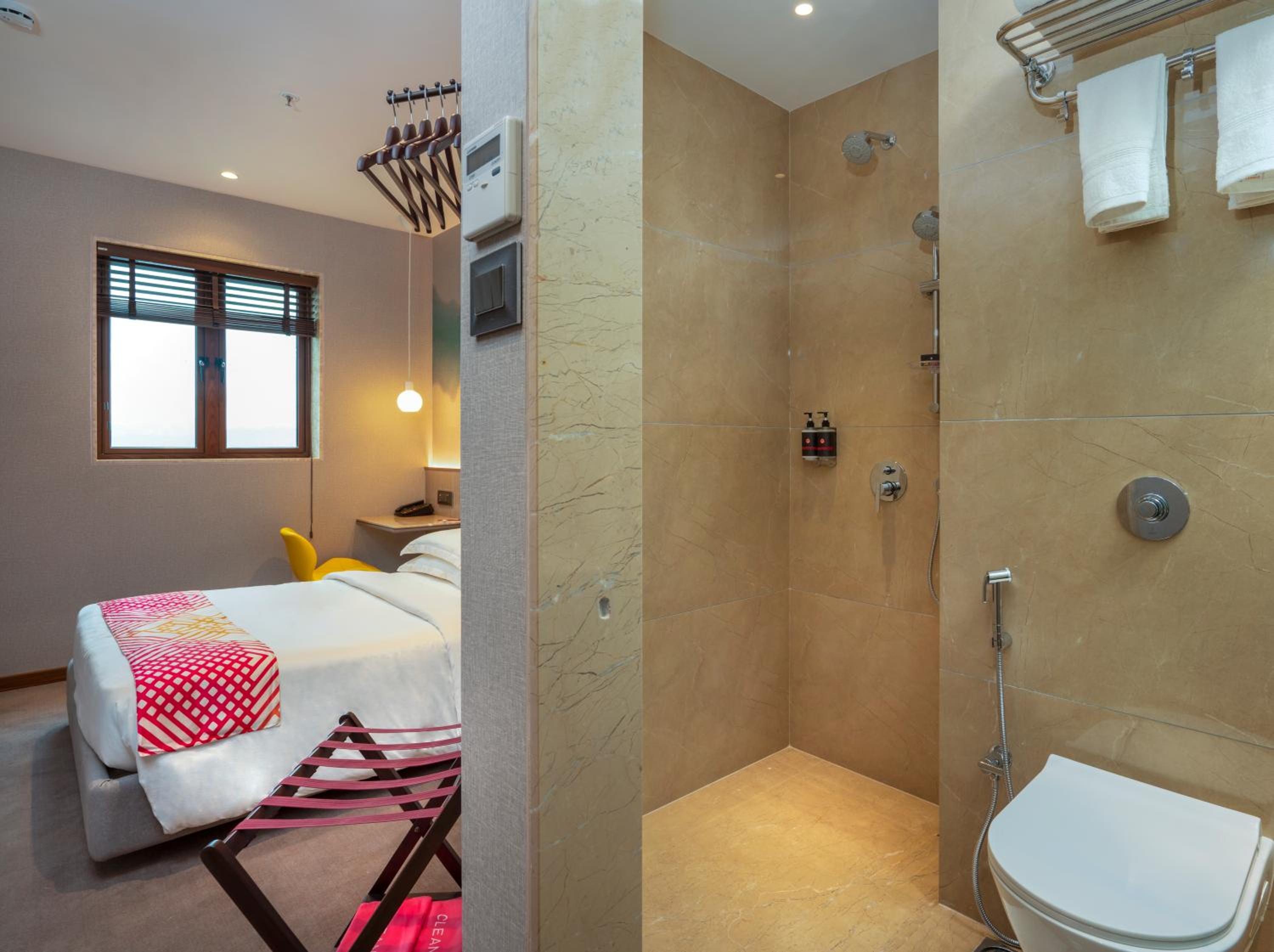 Luxe Queen Room - Photo 13
