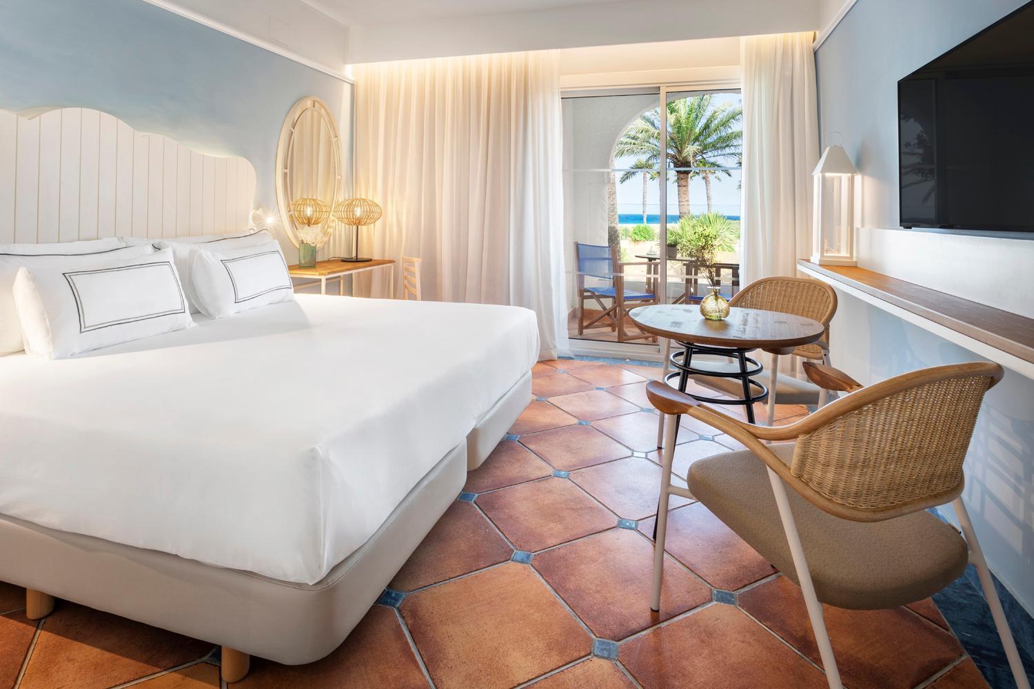Premium Room with Garden - Photo 3