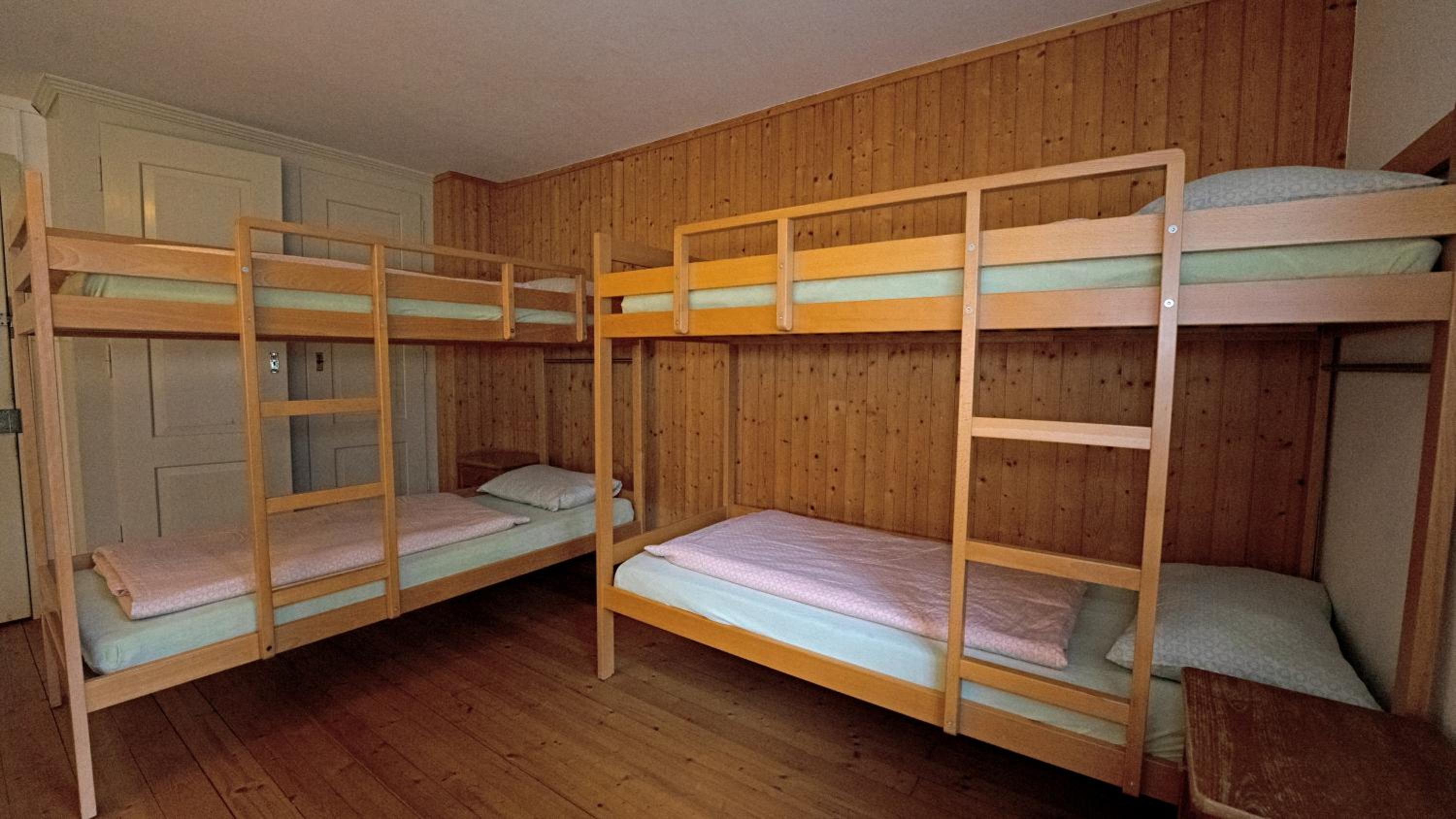 Bed in 6-Bed Dormitory Room photo 3