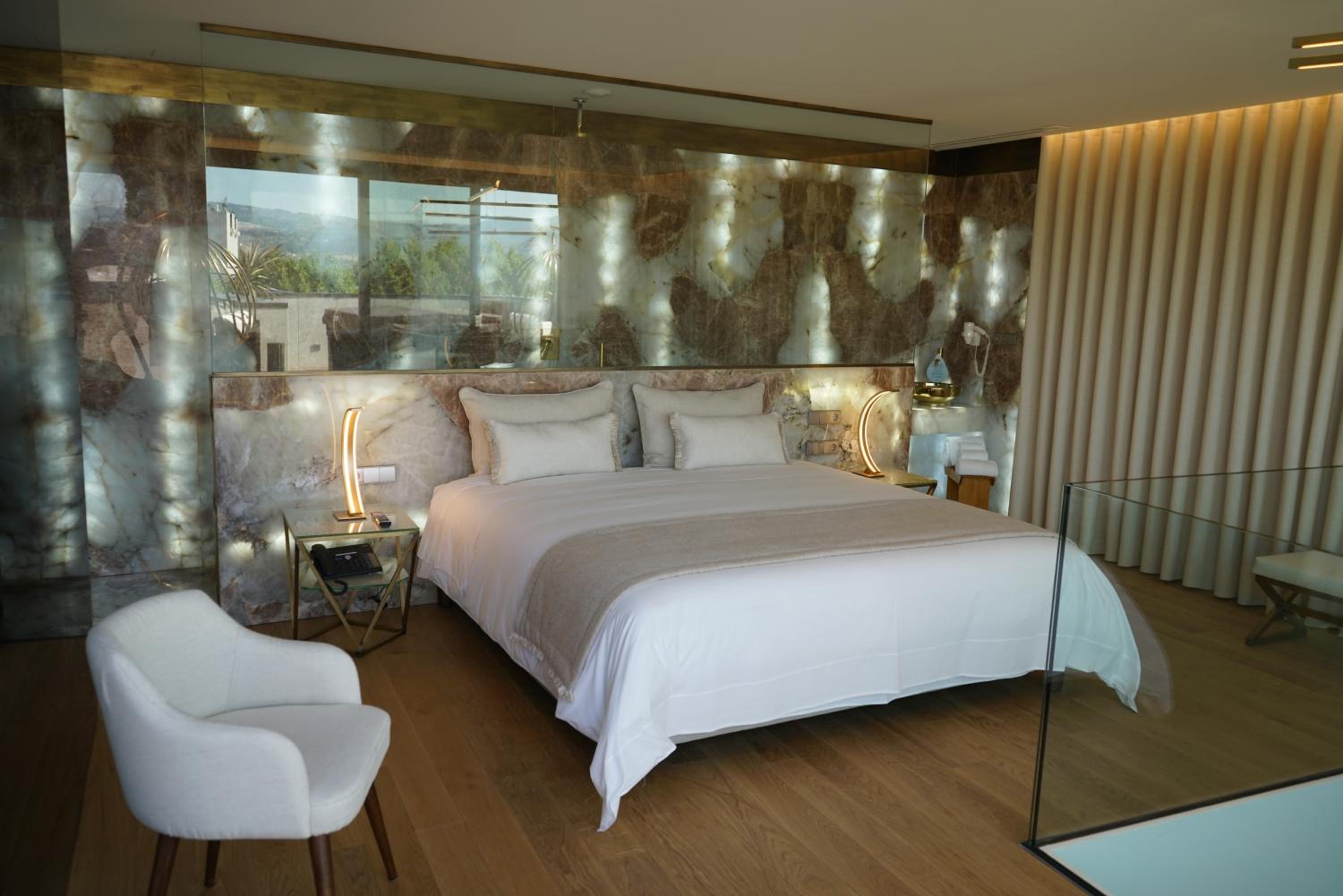 Deluxe Superior Room