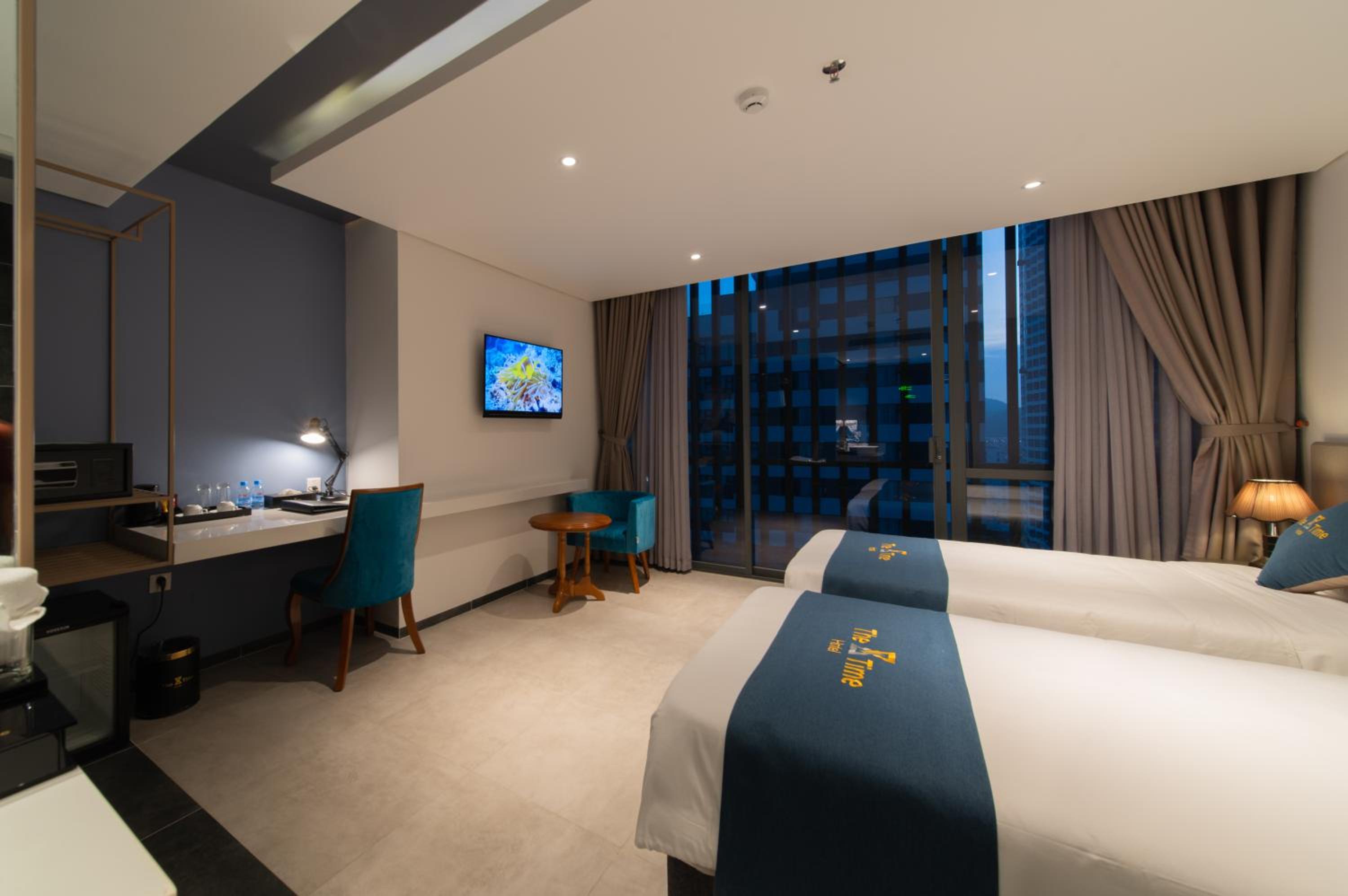 Double or Twin Room with City View - Photo 8