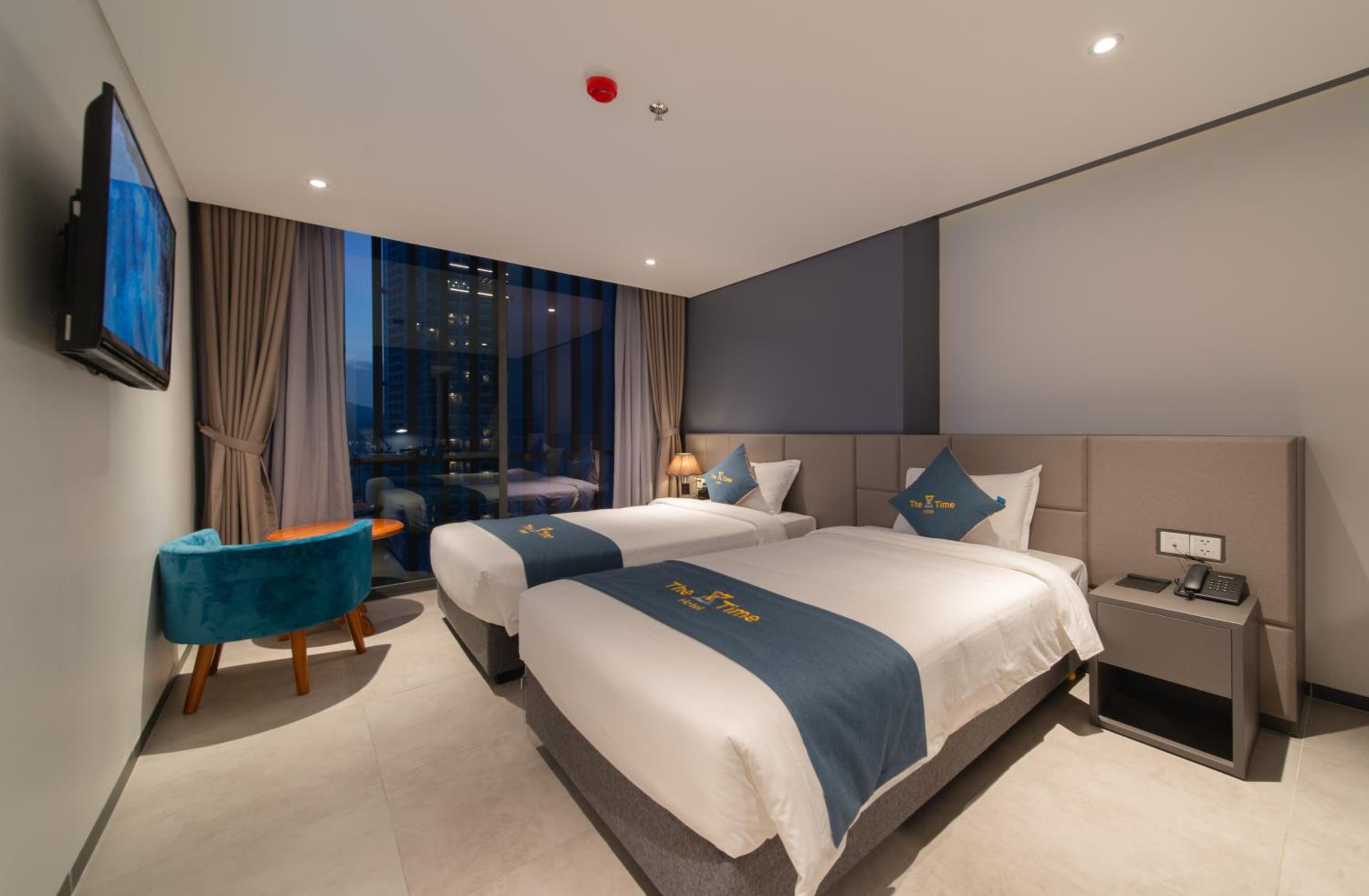 Deluxe Double or Twin Room with City View - Photo 13