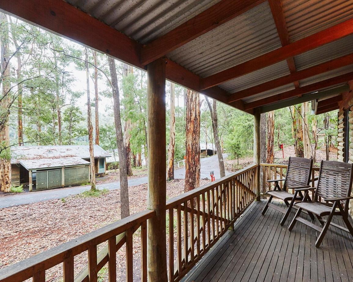 Two-Bedroom Chalet with Lake View photo 3