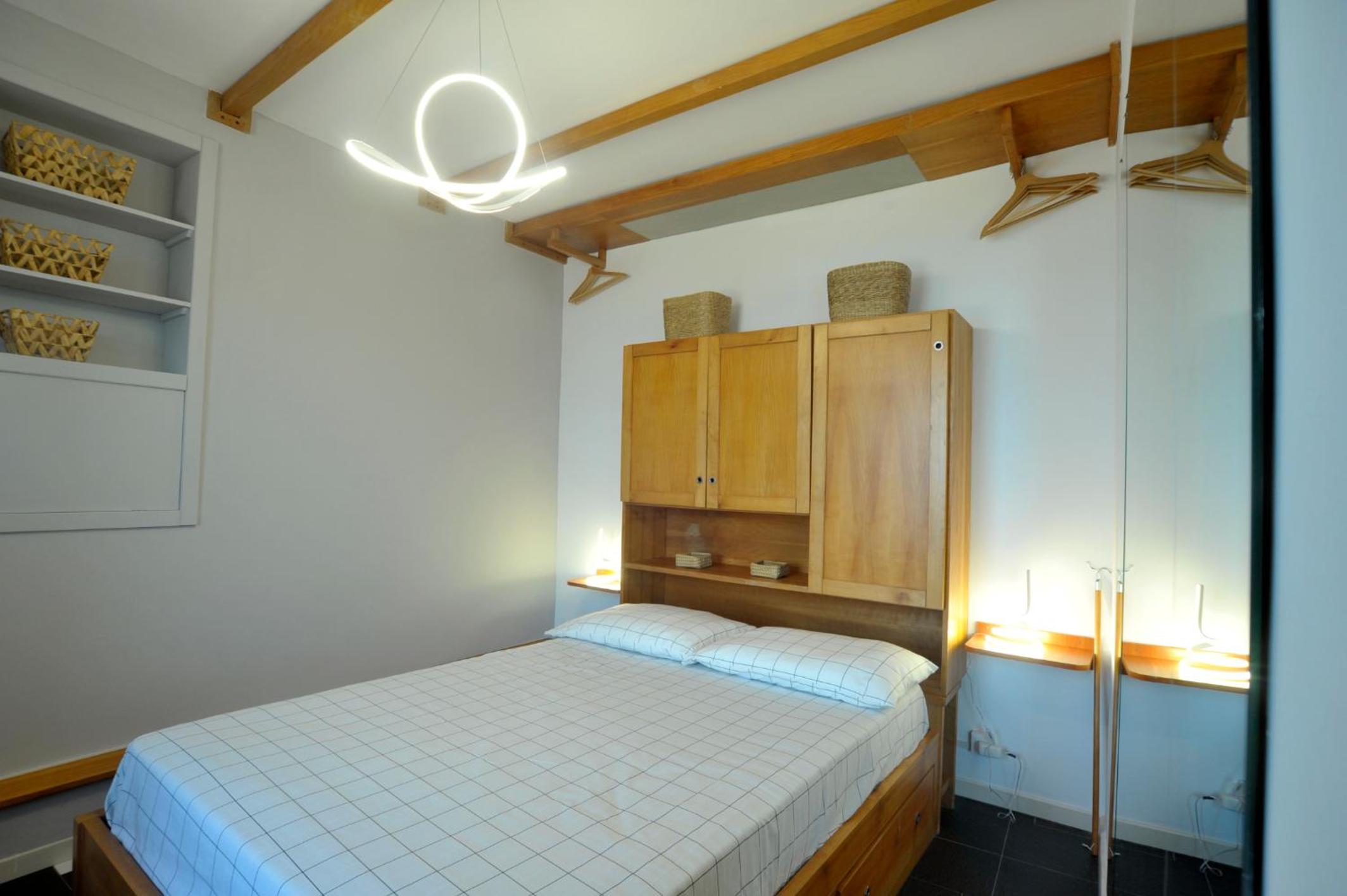 One-Bedroom Apartment photo 1