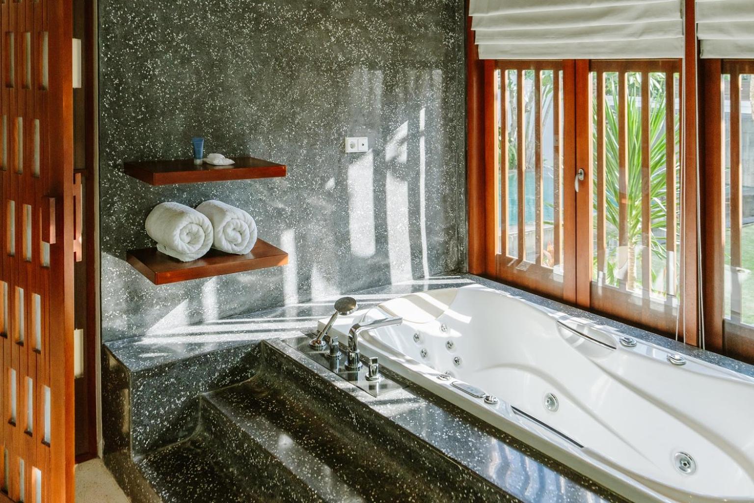 One-Bedroom Royal Courtyard Villa (Courtyard Villa - Independent Building across the street) - Photo 6