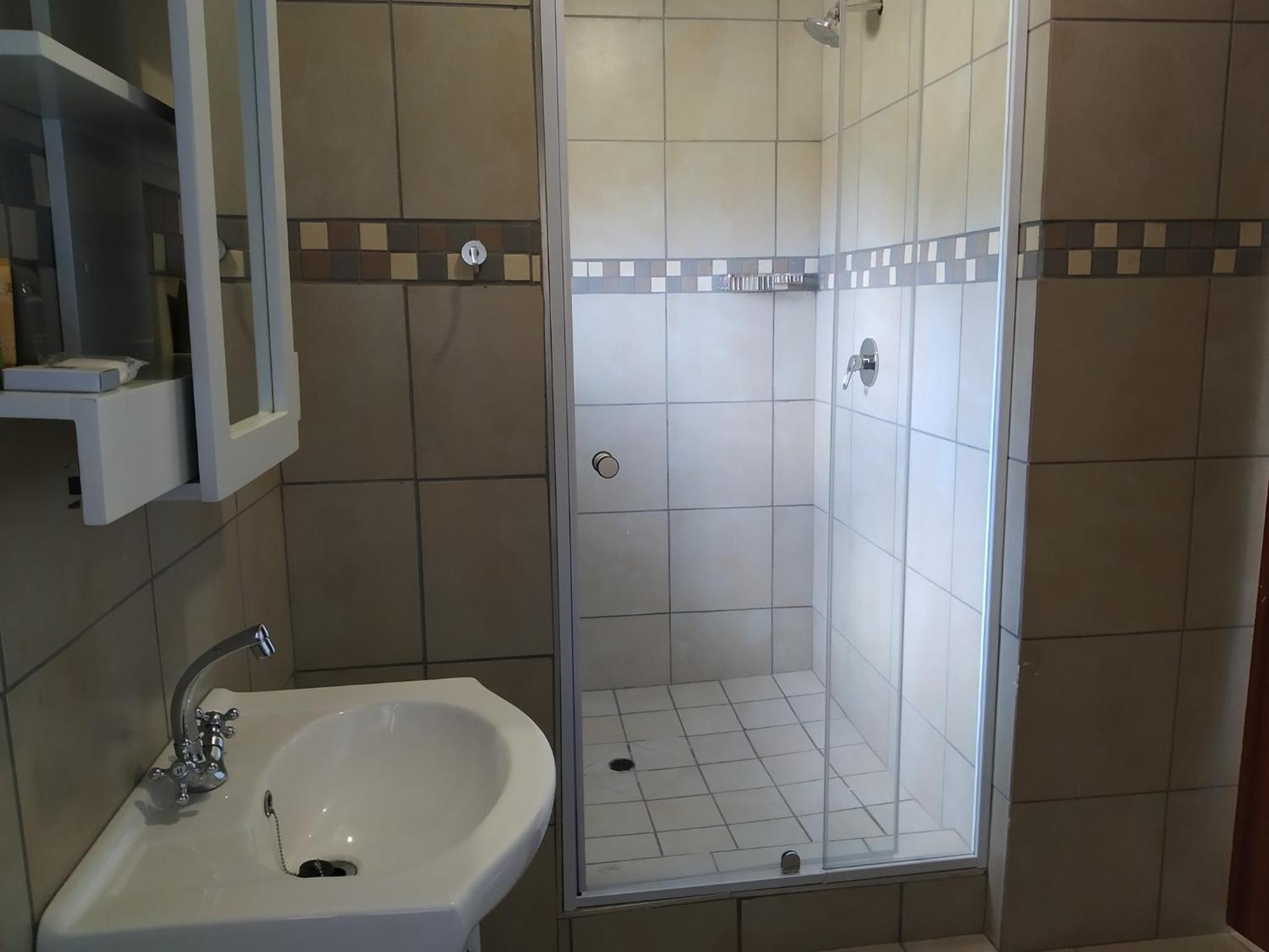 Standard Double Room - Photo 3