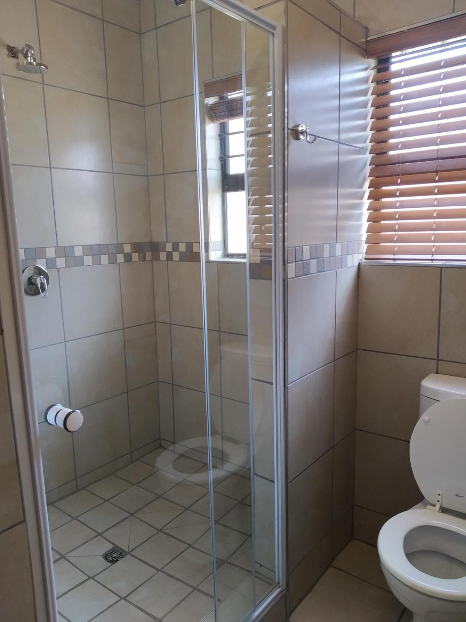 Twin Room - Photo 5