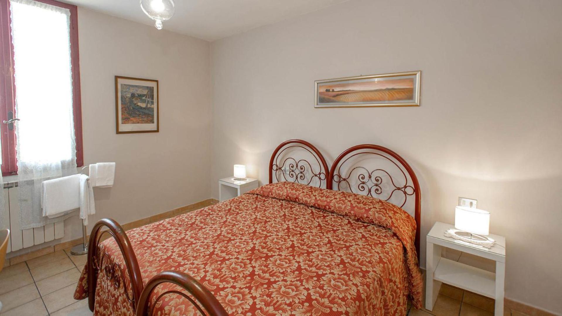 Economy Double Room with Shared Bathroom photo 1