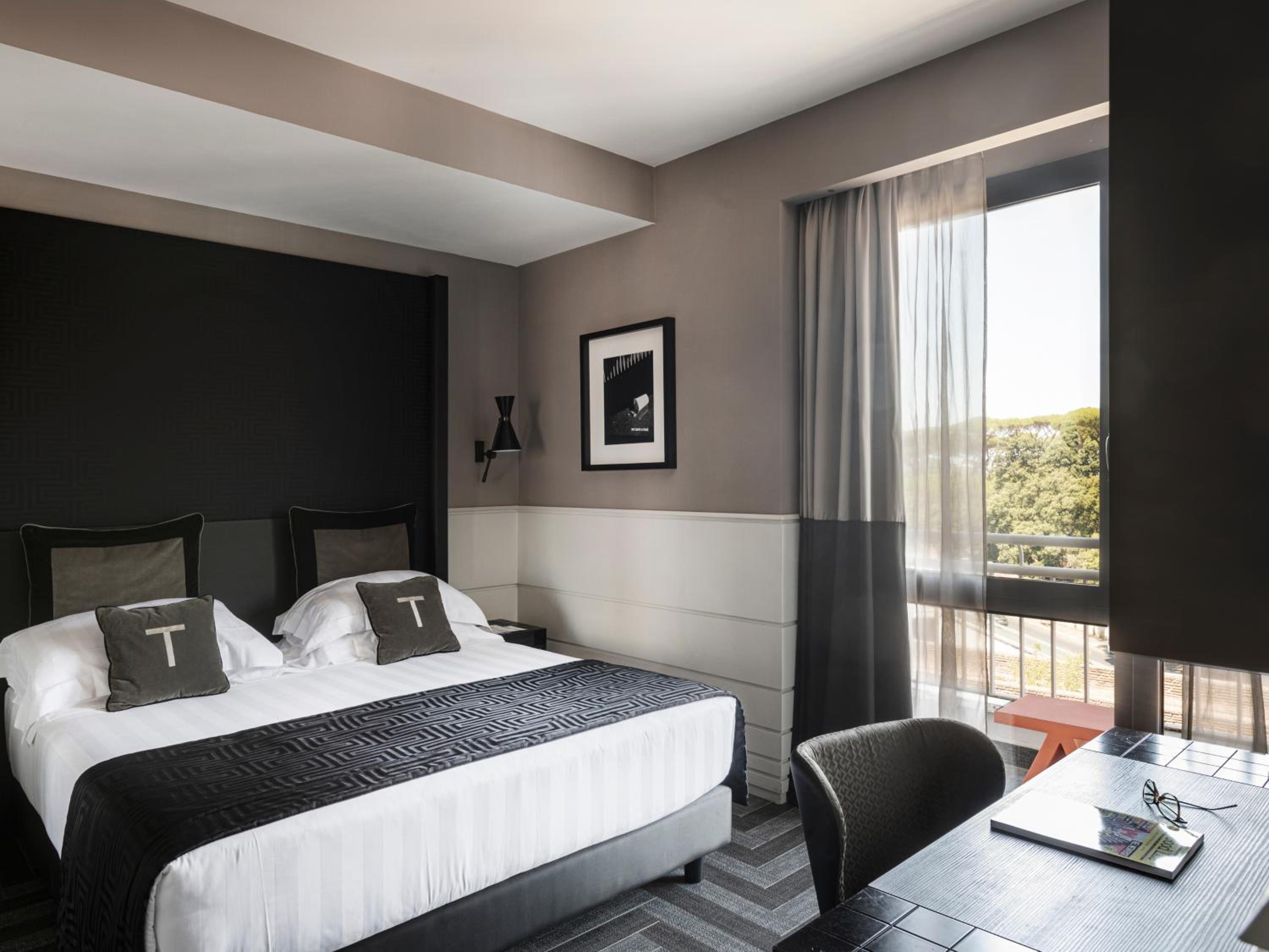 Premium King Room photo 3