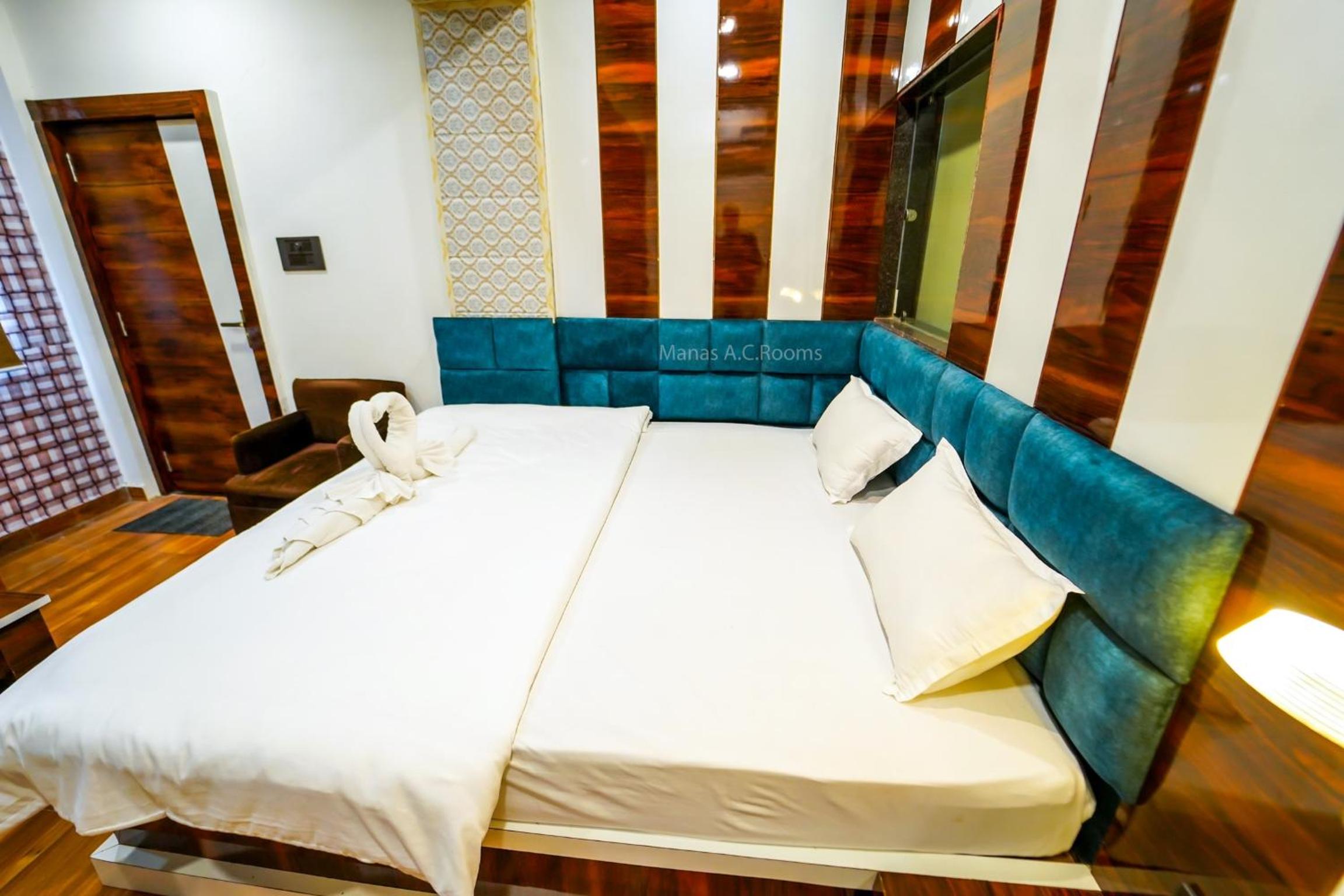Deluxe Double Room with Bath photo 2