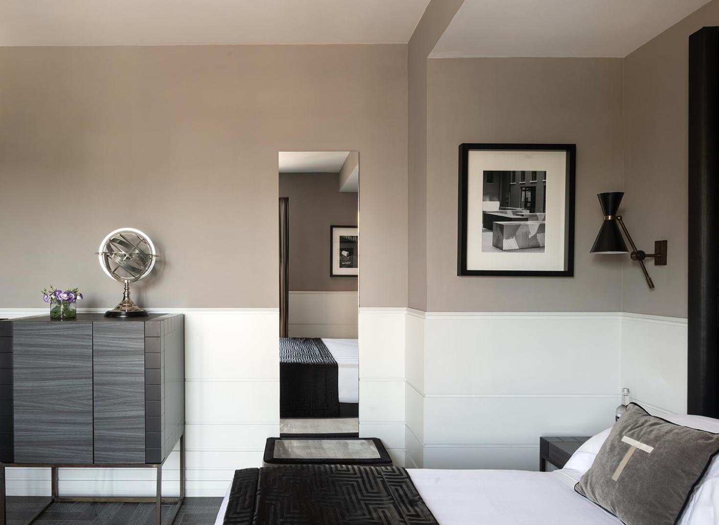 Deluxe Junior Suite with One King Bed (Non Smoking) photo 2