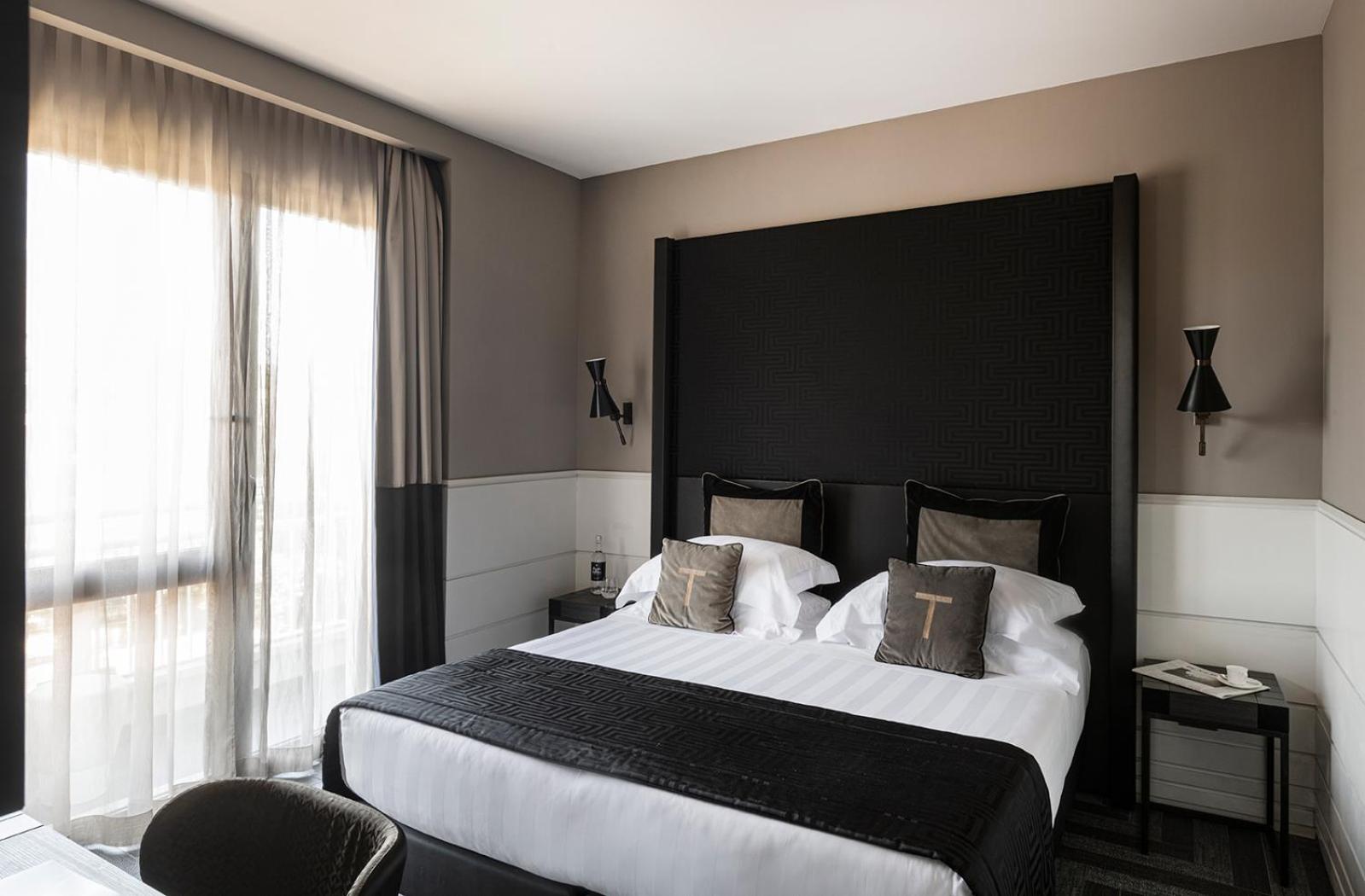 Premium King Room photo 3