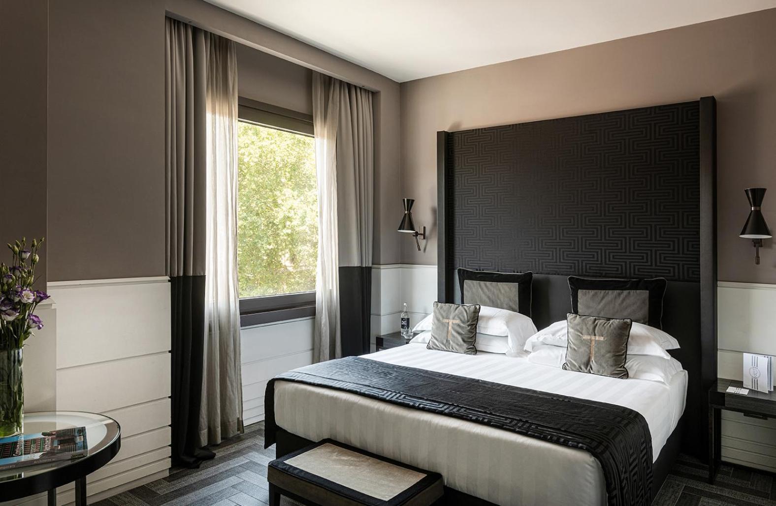 Premier King Room photo 2
