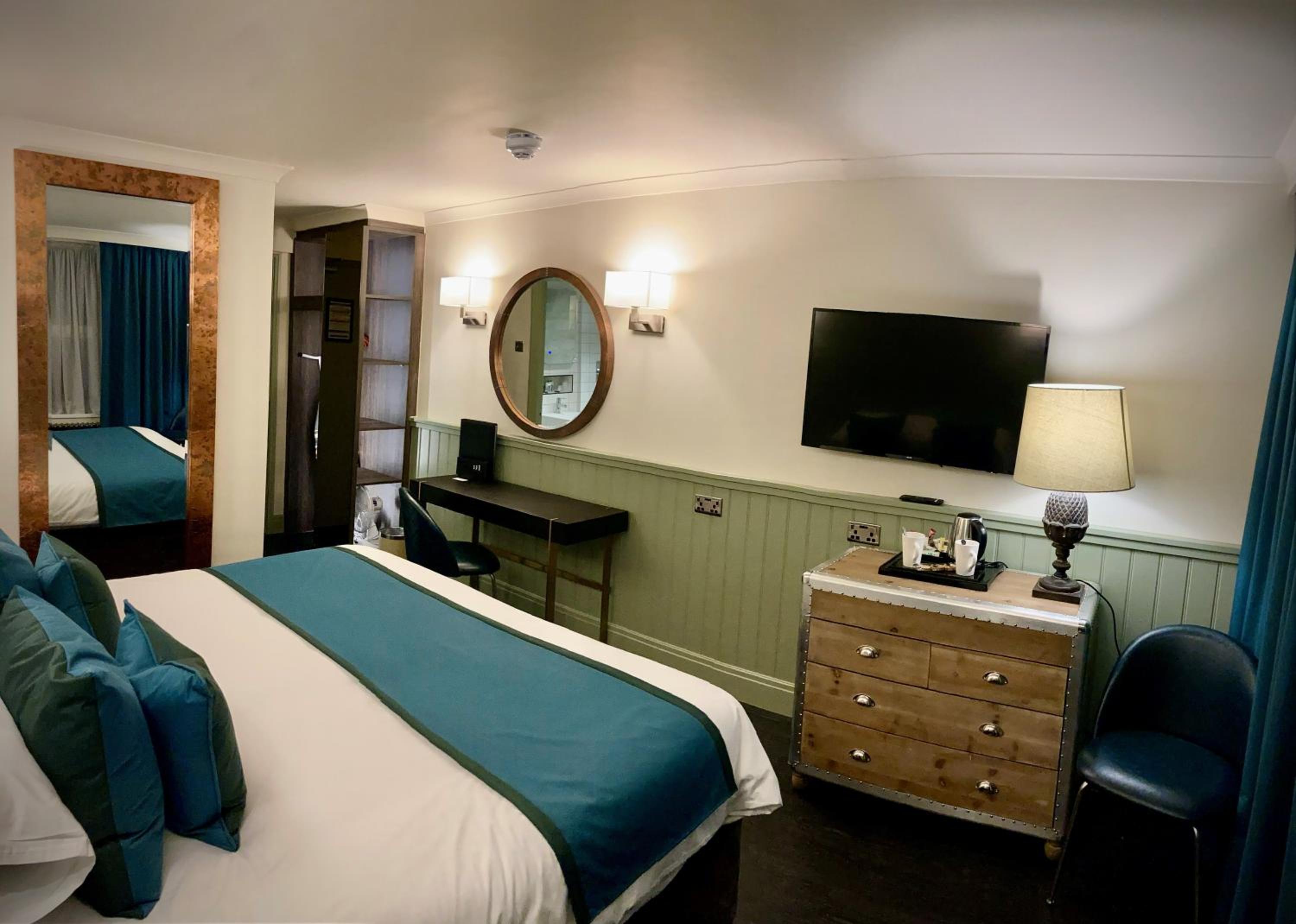 Deluxe Double or Twin Room - Photo 2