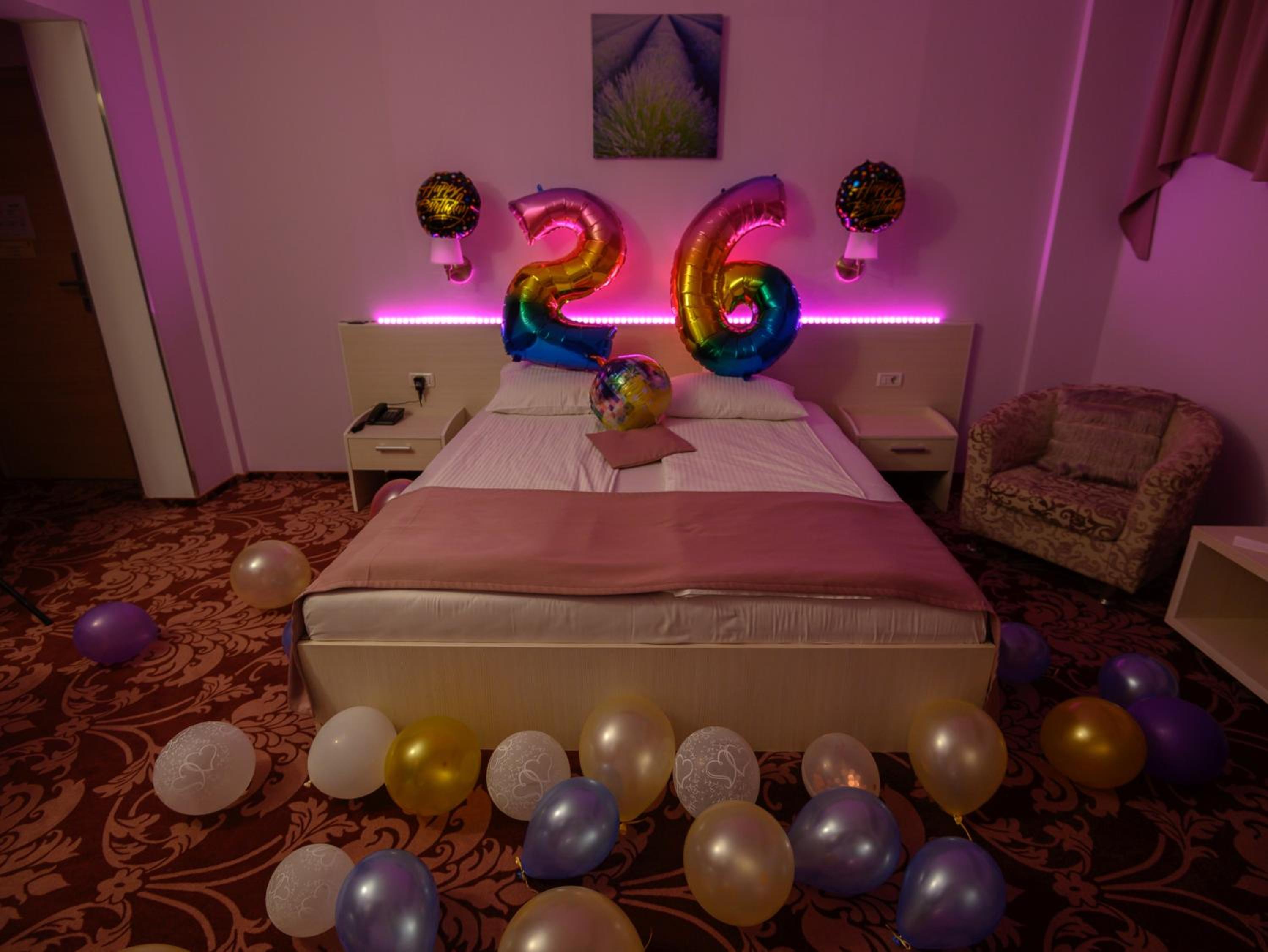 Double Room with Indoor Pool and Jacuzzi Access - Anniversary Decoration photo 2