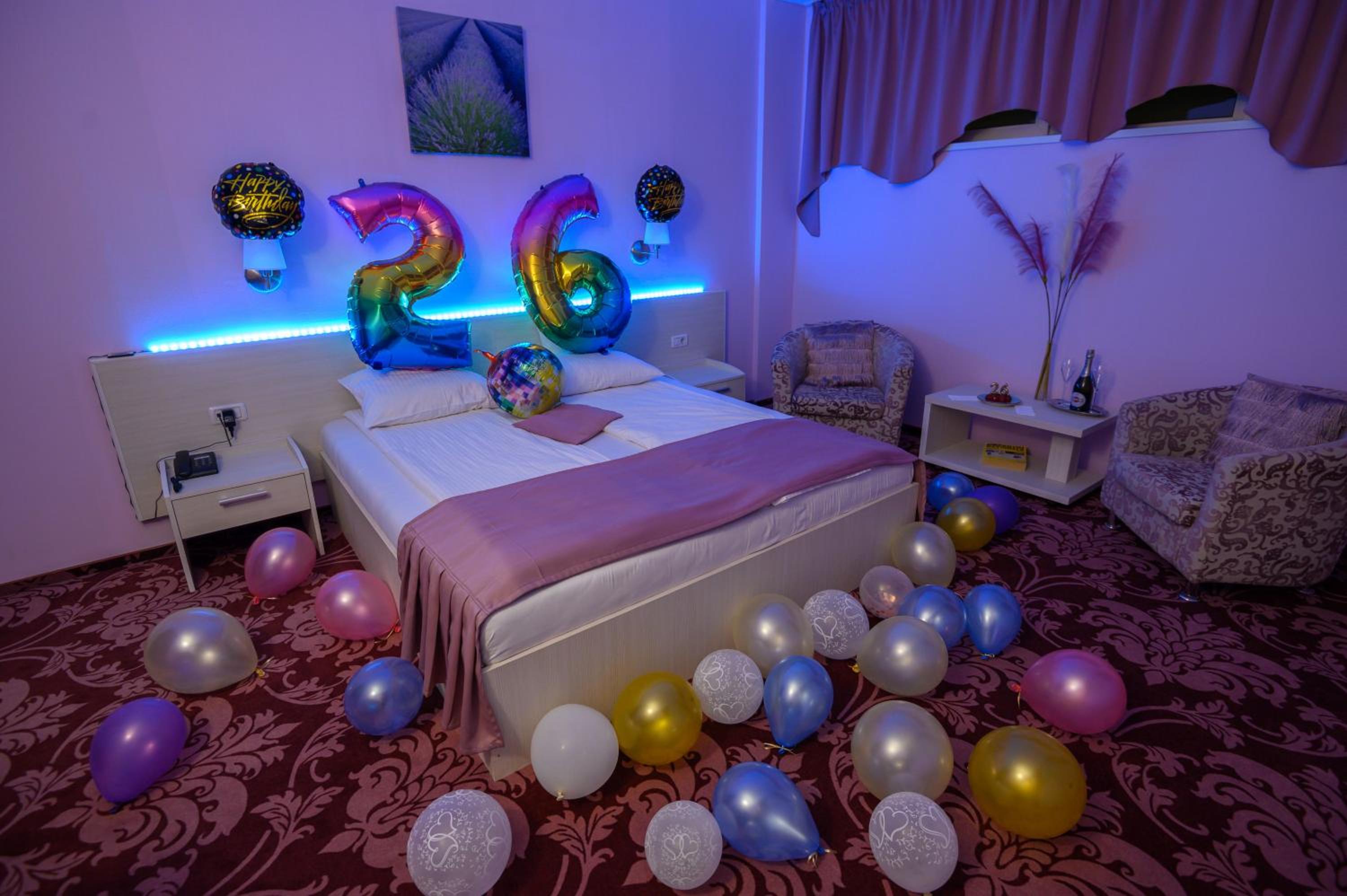 Double Room with Indoor Pool and Jacuzzi Access - Anniversary Decoration