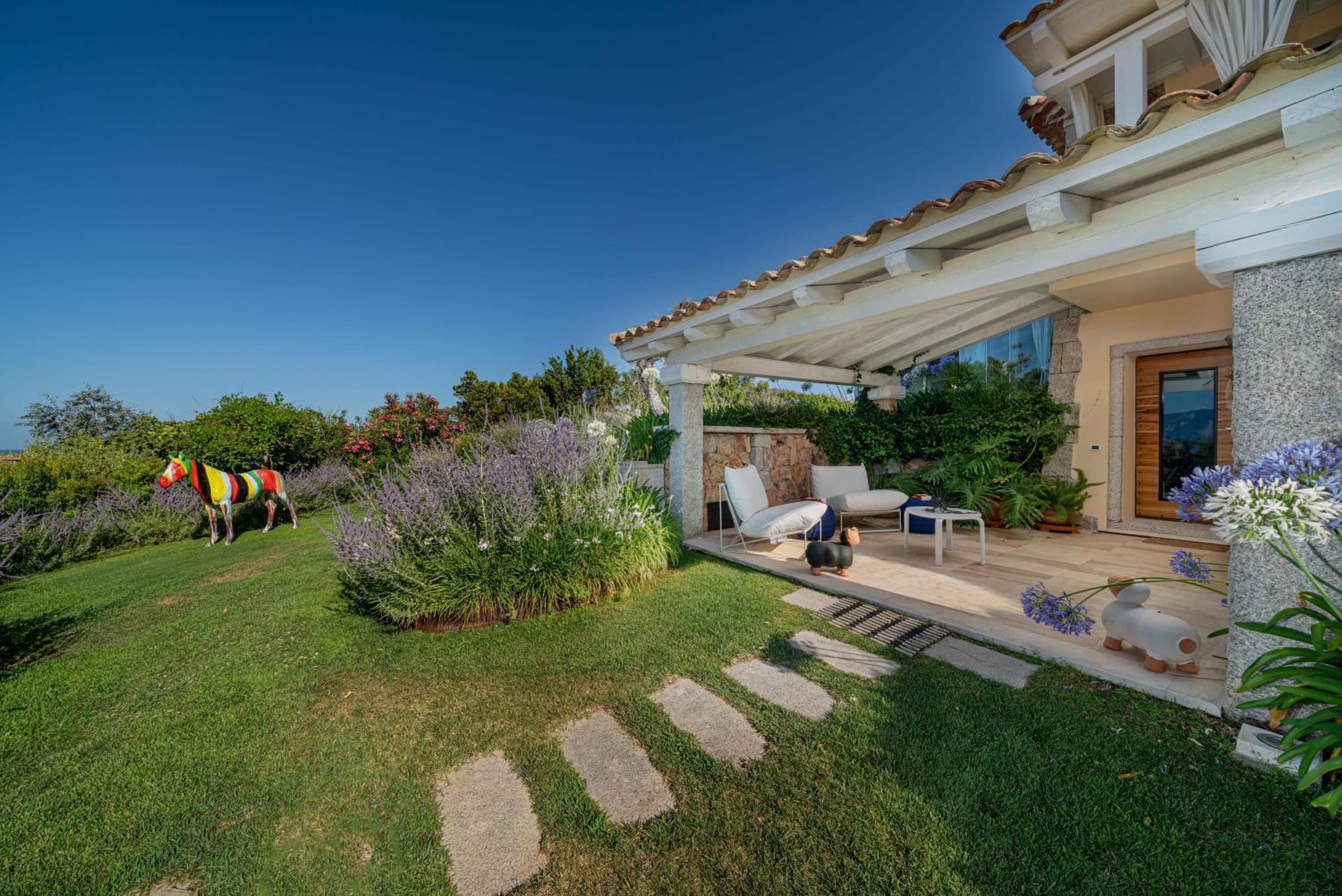 Villa photo 2