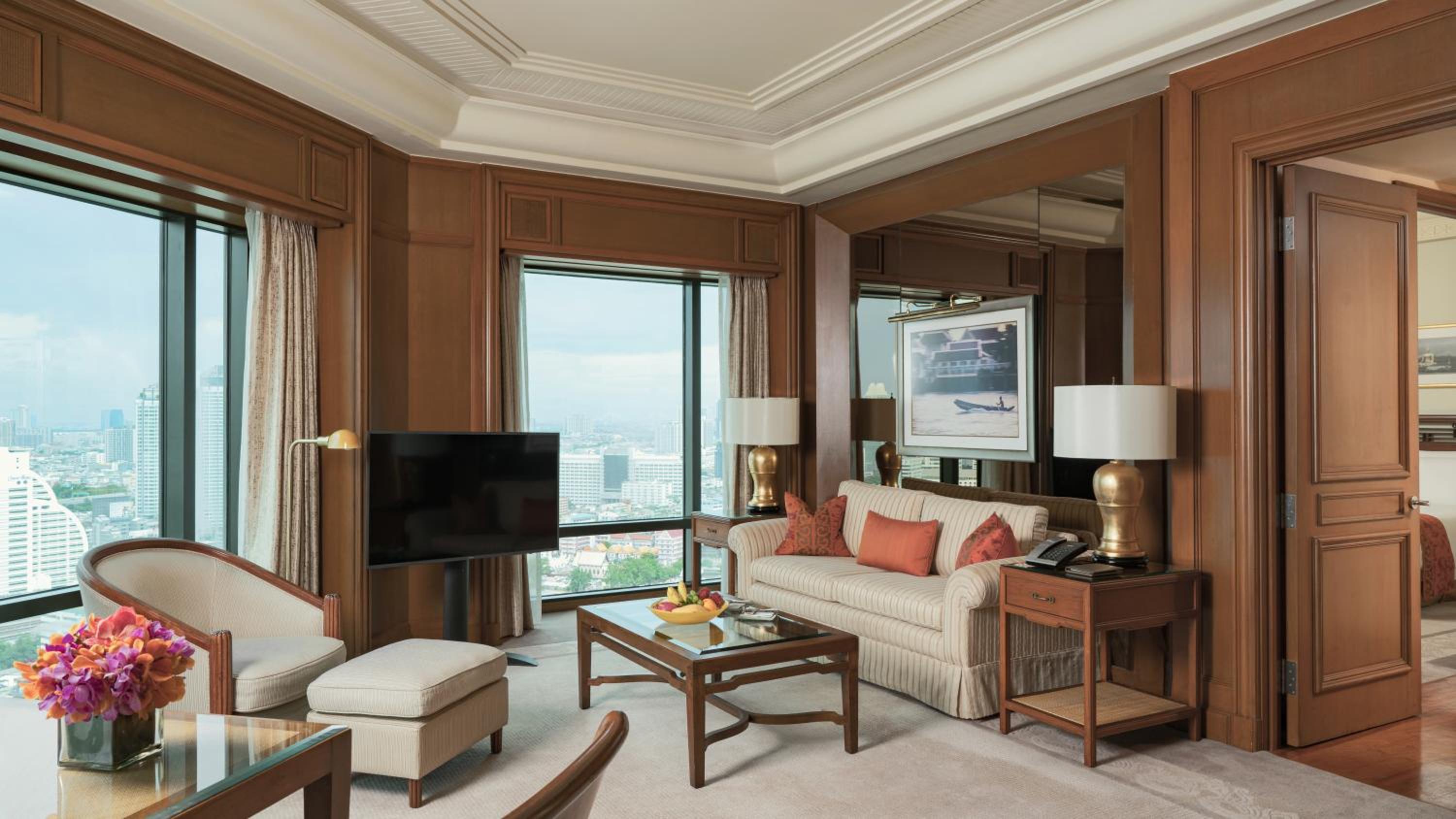 Grand Deluxe King Suite - Photo 3