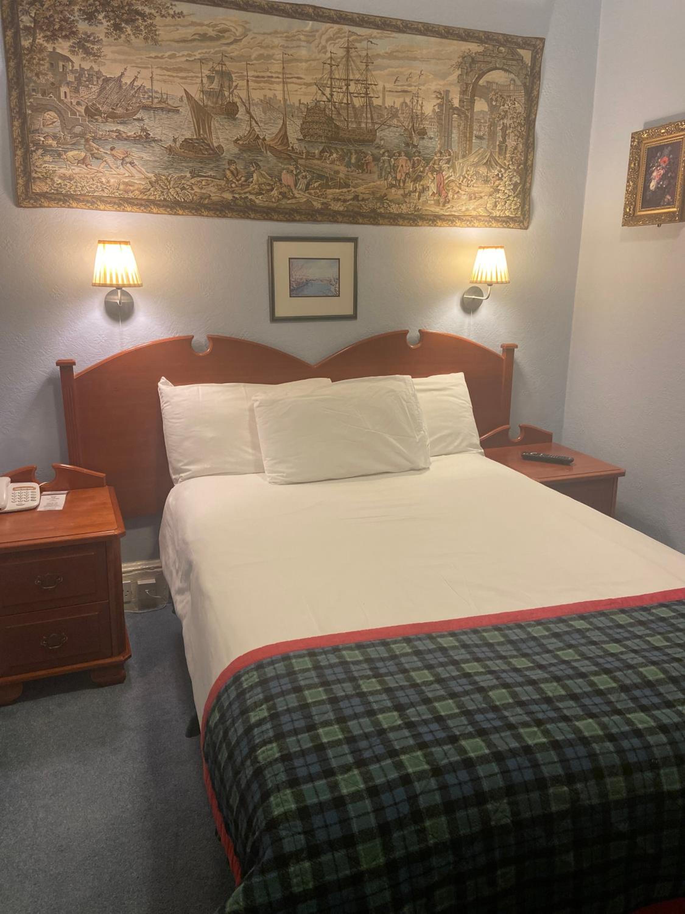 Double Room with Shower - Photo 1