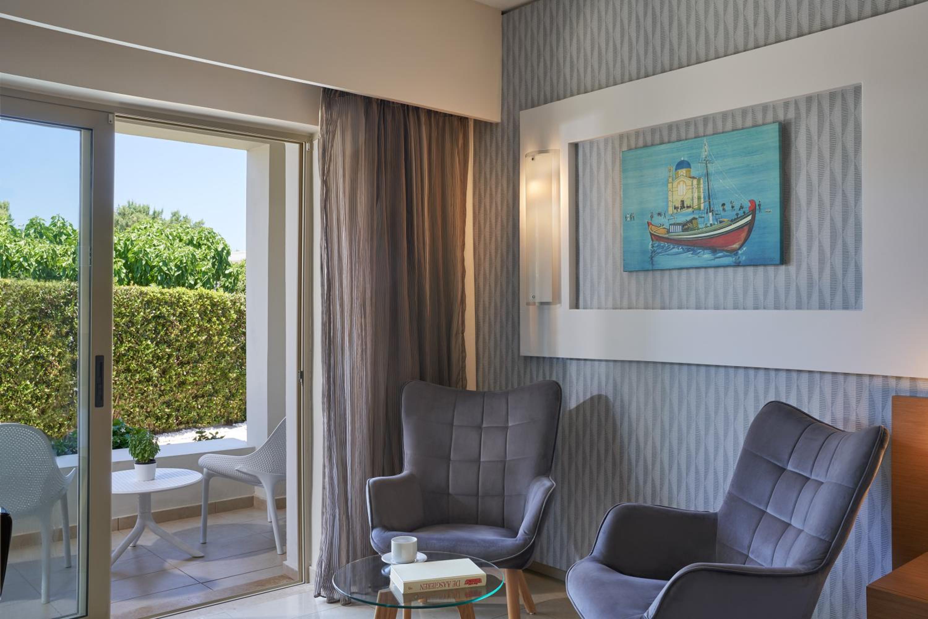 Superior Room with Garden View photo 3