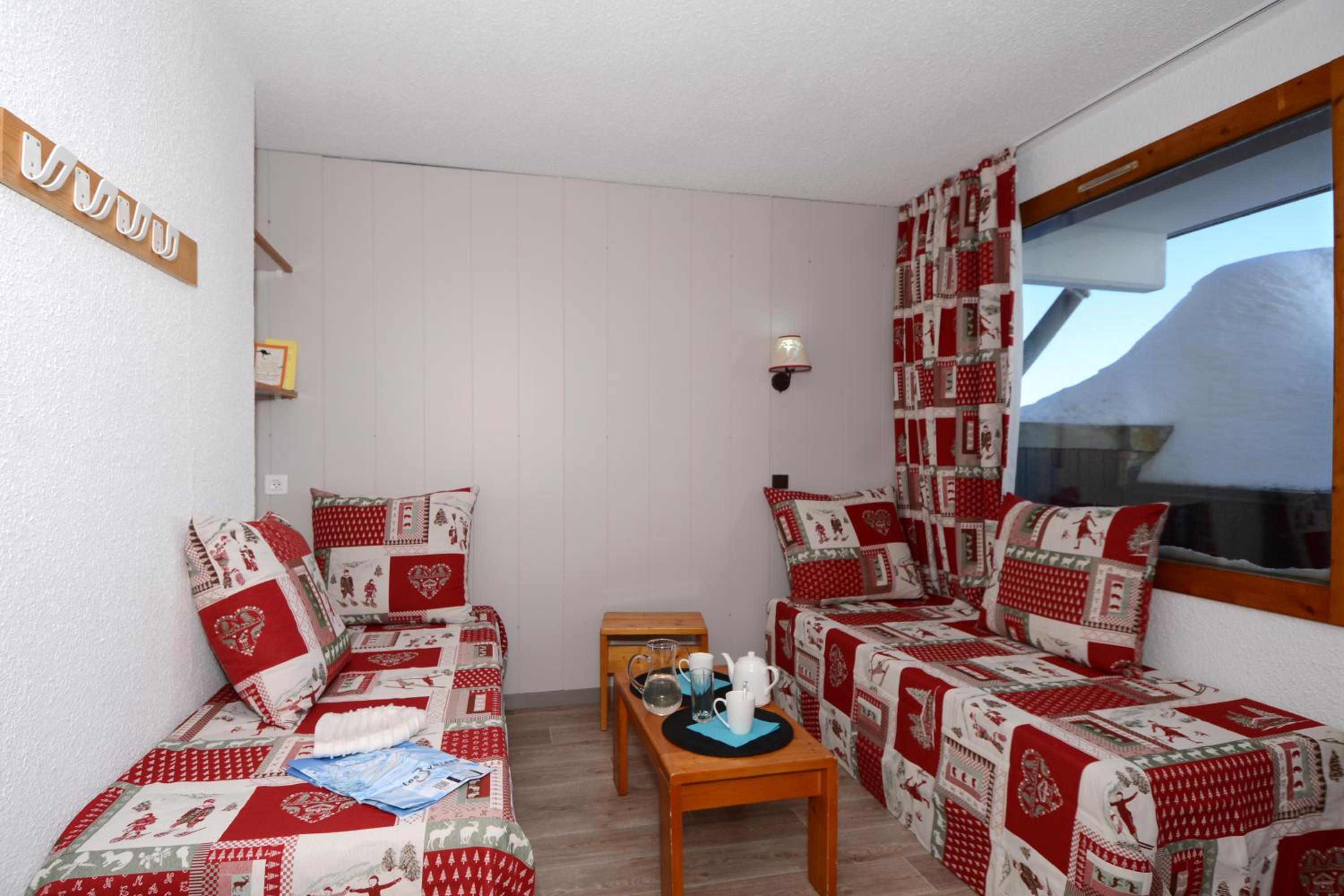 Three-Bedroom Apartment photo 2
